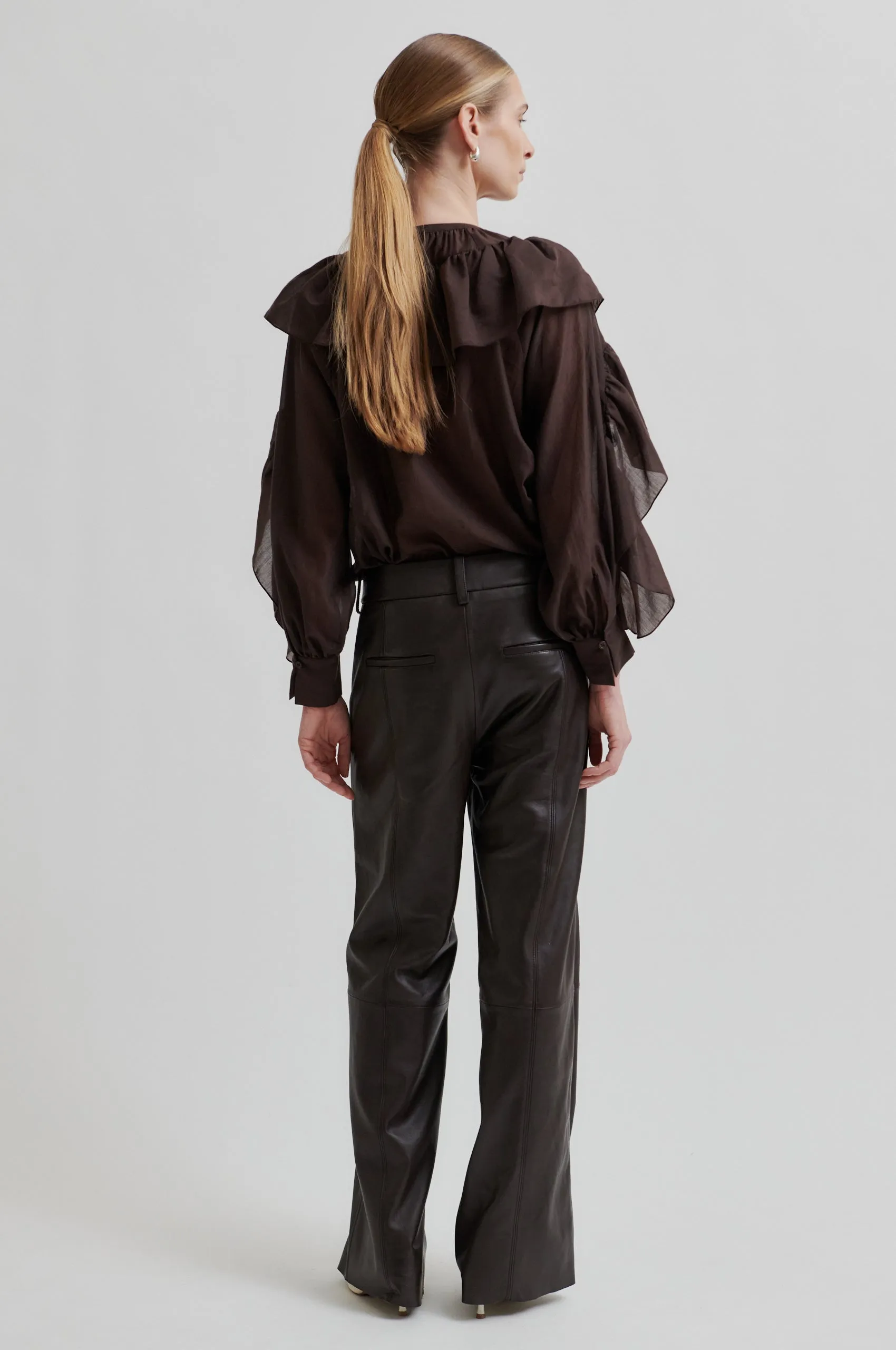 Layer Light Story Mood Letho Leather Straight Trousers