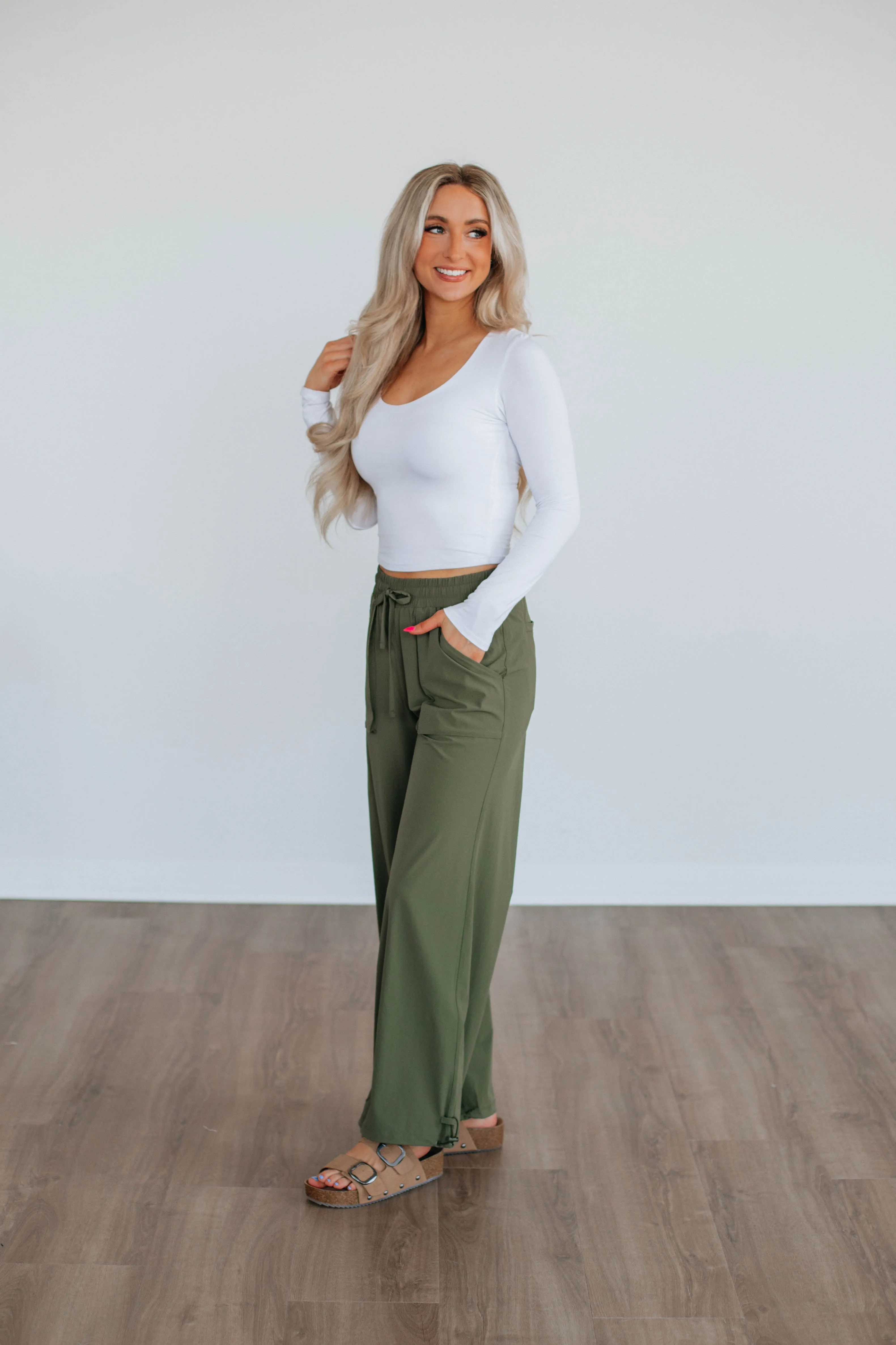 Jule Cargo Pants - Dark Olive Sleek and Soft Low Bulk Material