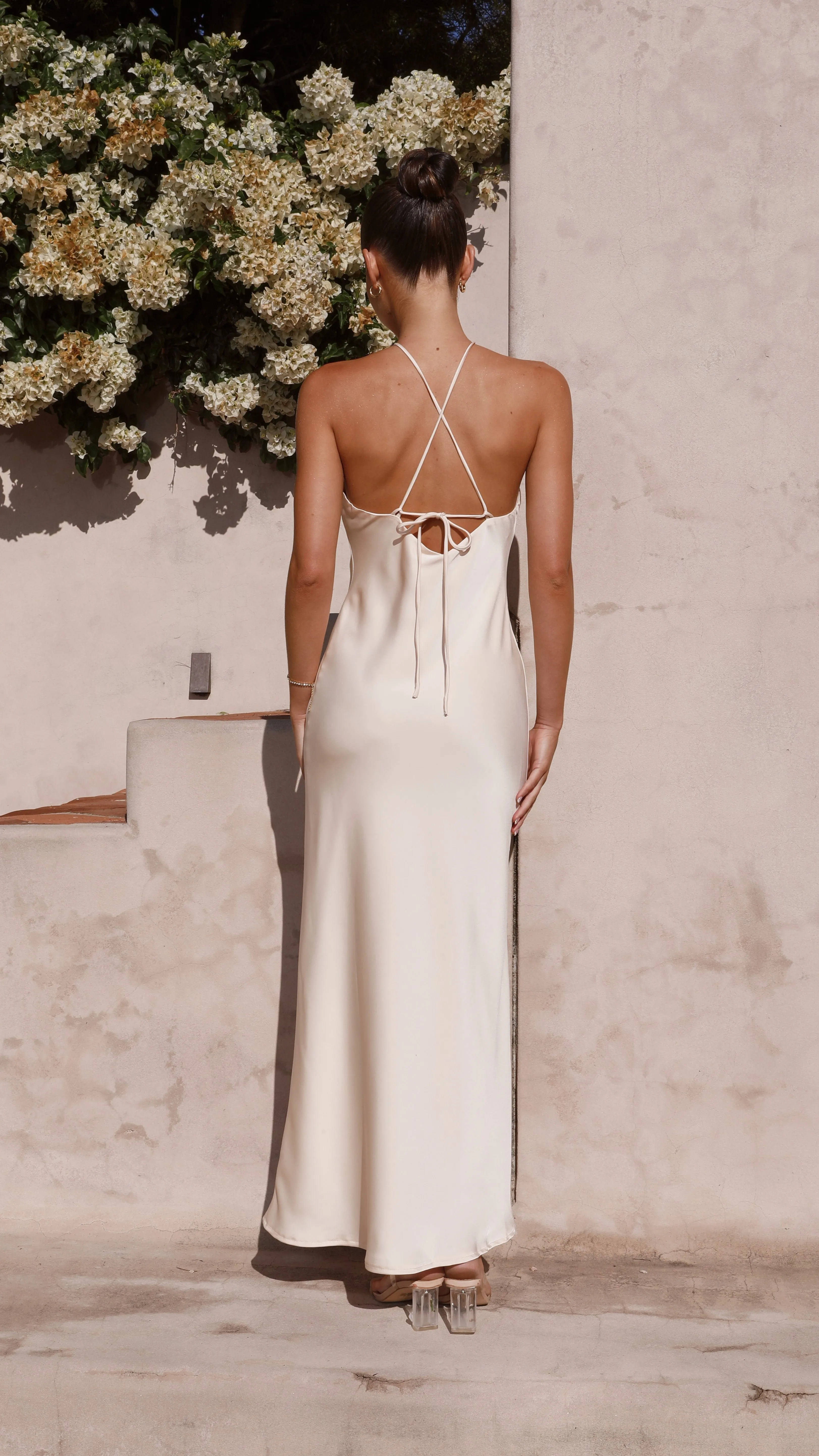Chiara Maxi Dress - Champagne Ocean Arch With its elegant lines this dress offers a sophisticated look that never goes out of fashion