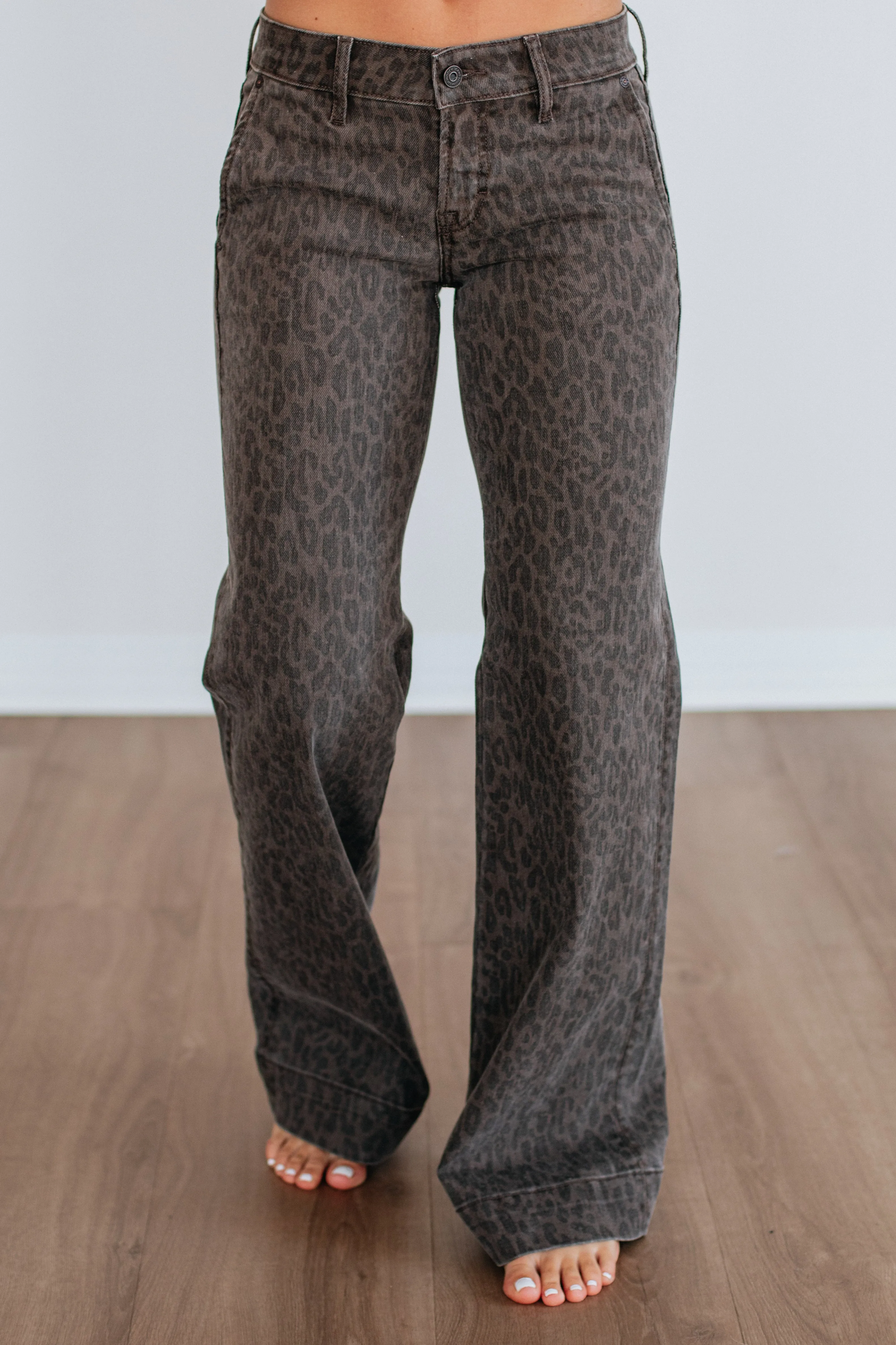 Double Layered Knees Family Style Luxury Light Detail Happi Hidden Jeans - Dark Cheetah