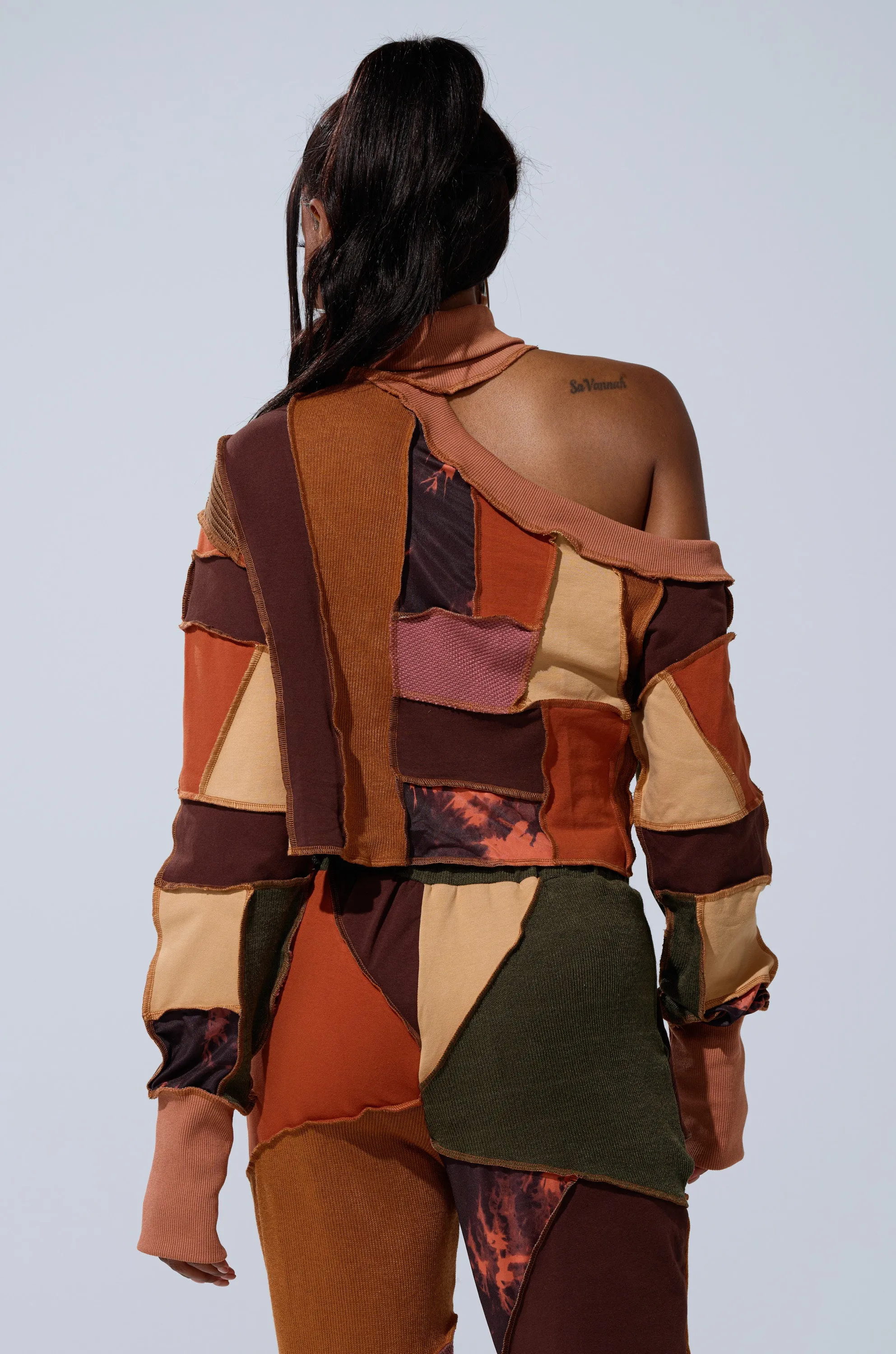 Essential Comfort Essential Wear CATCH FEELINGS PATCHWORK SWEATSHIRT
