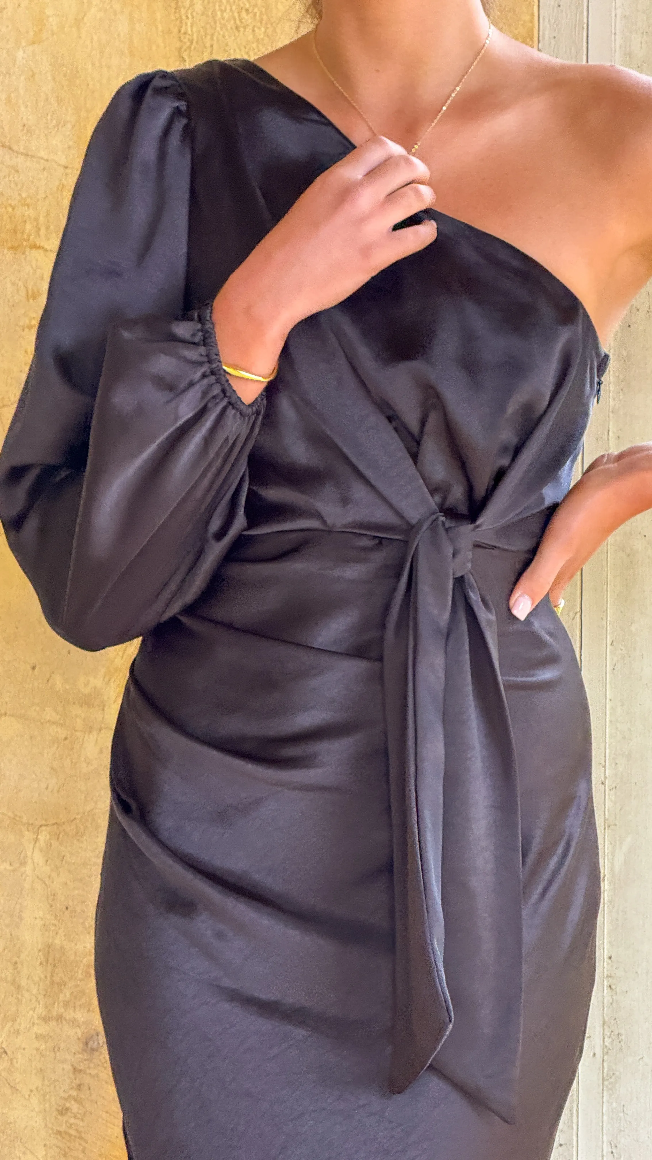 Eden One Shoulder Tie Front Maxi Dress - Black Designed with simplicity and sophistication in mind this dress is perfect for any occasion Net Glow