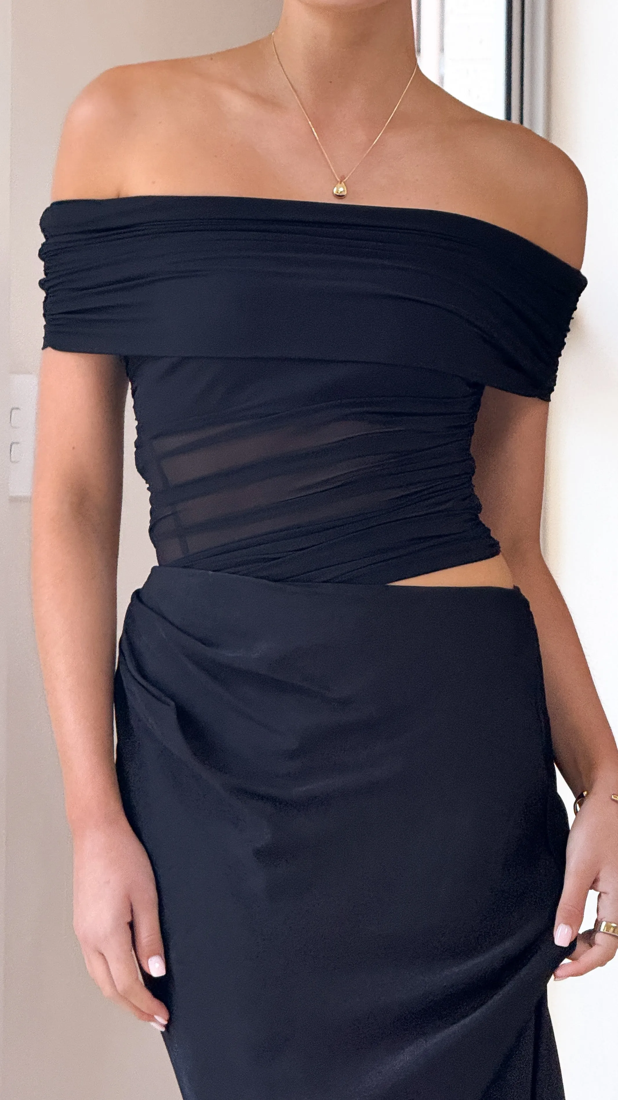 Daena Off Shoulder Maxi Dress - Black Wood Bridge This dress is designed to be worn for a variety of occasions providing effortless style