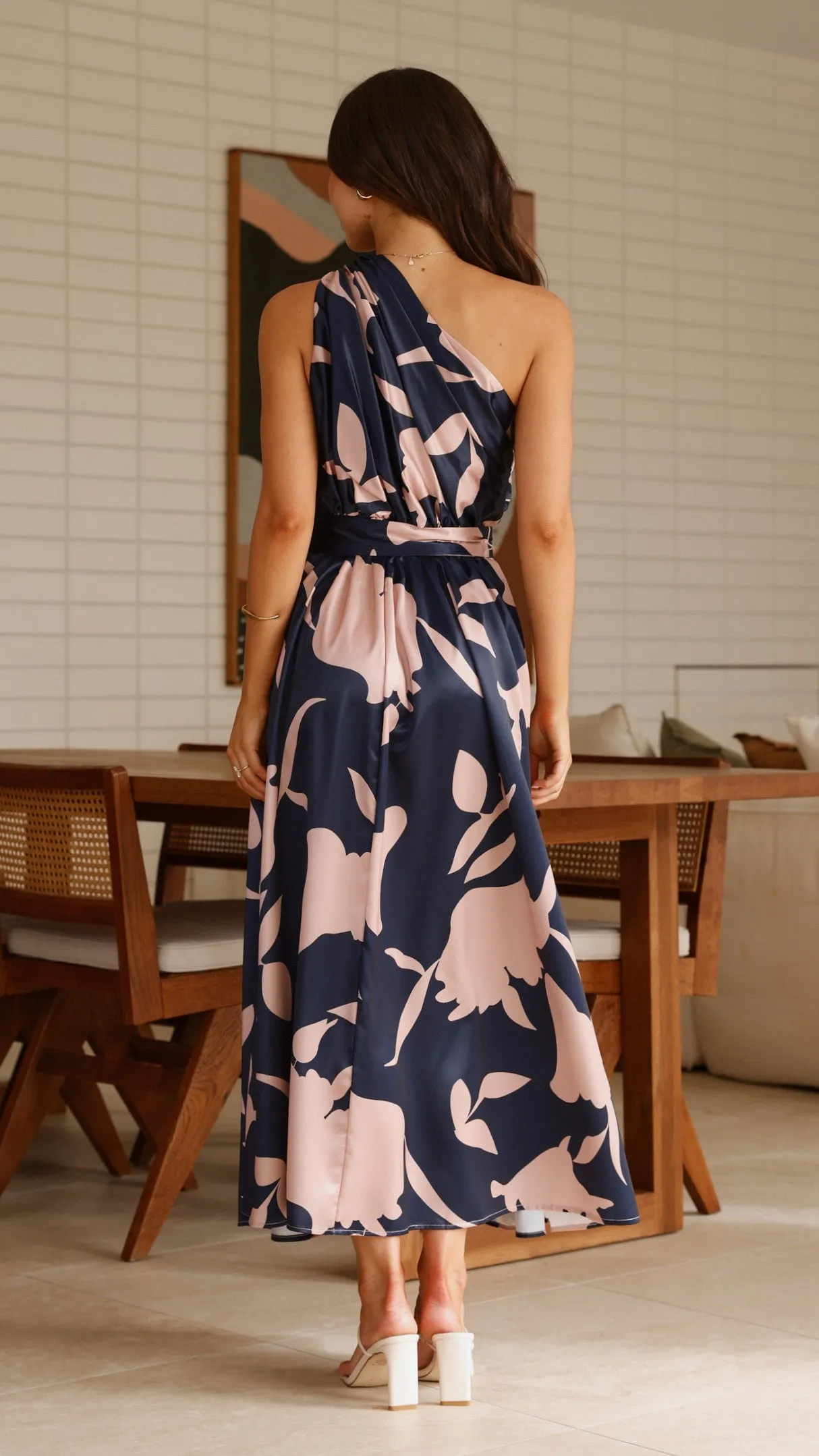 Hadas Maxi Dress - Navy/Pink Print Practical long dress With its flowy design this dress drapes beautifully for a sophisticated look