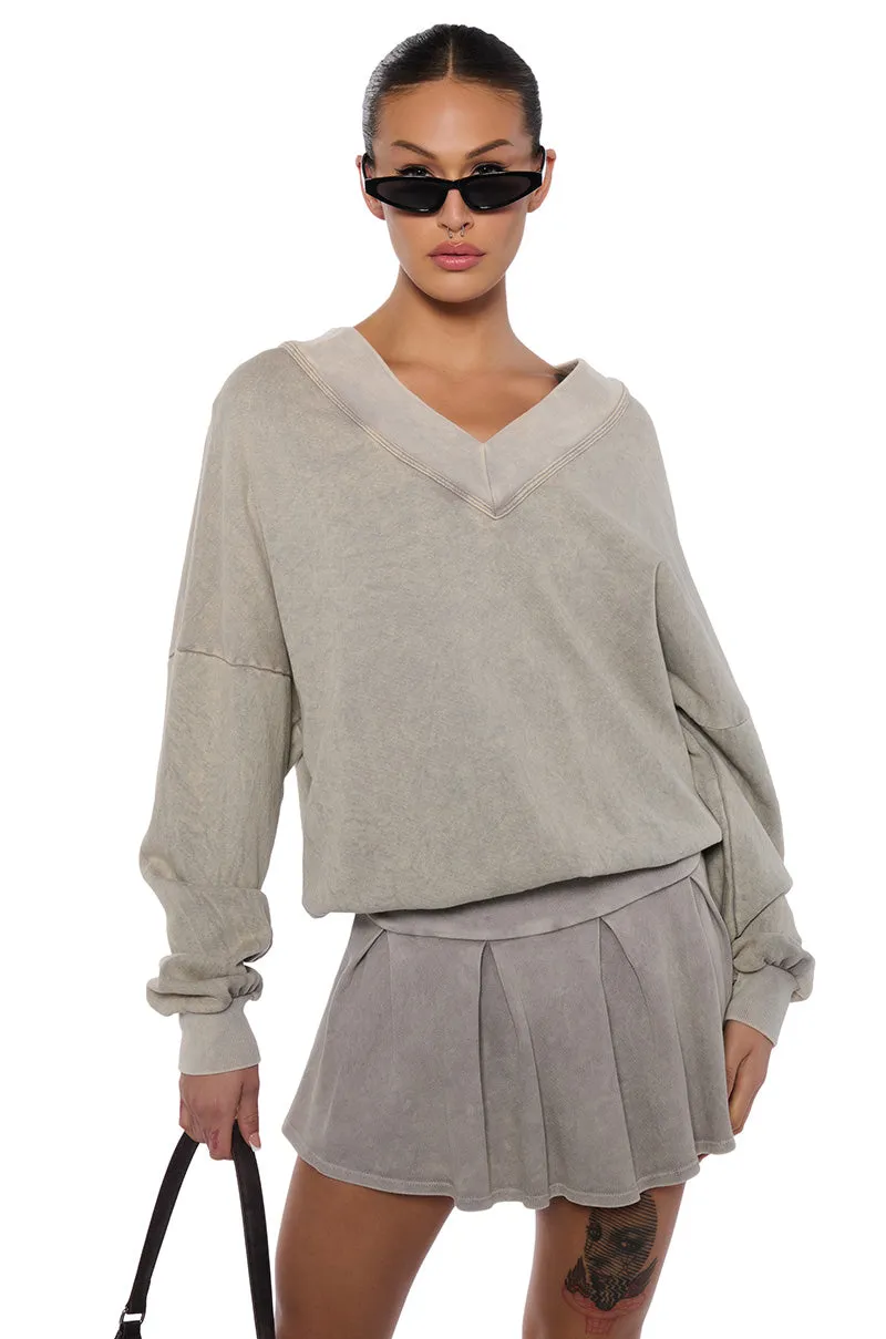 cycling suitable Weekend Fit KAYLANI V NECK SWEATSHIRT IN LIGHT GREY
