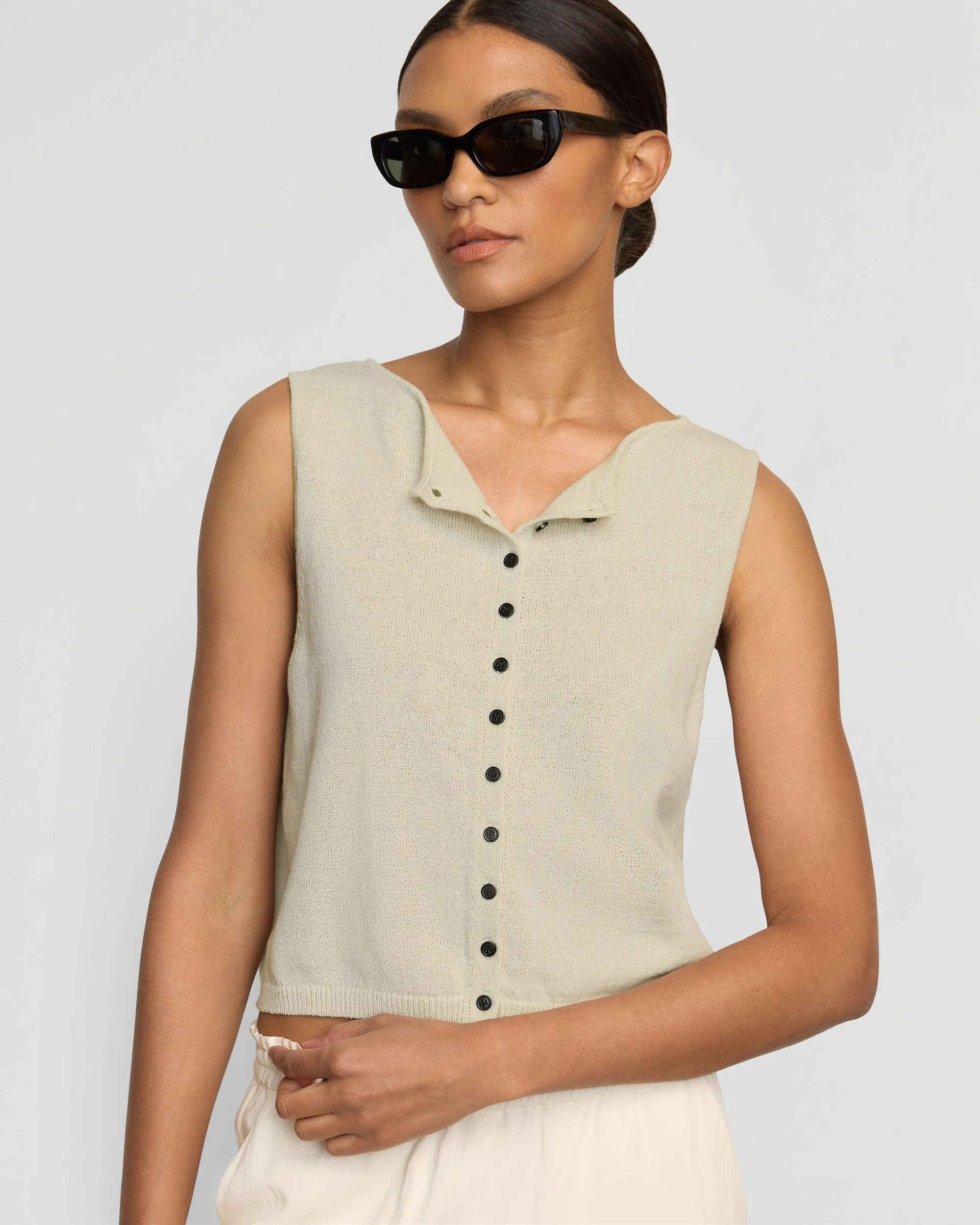 Hypoallergenic Fiber Elith Cotton-Linen Button Knit Vest