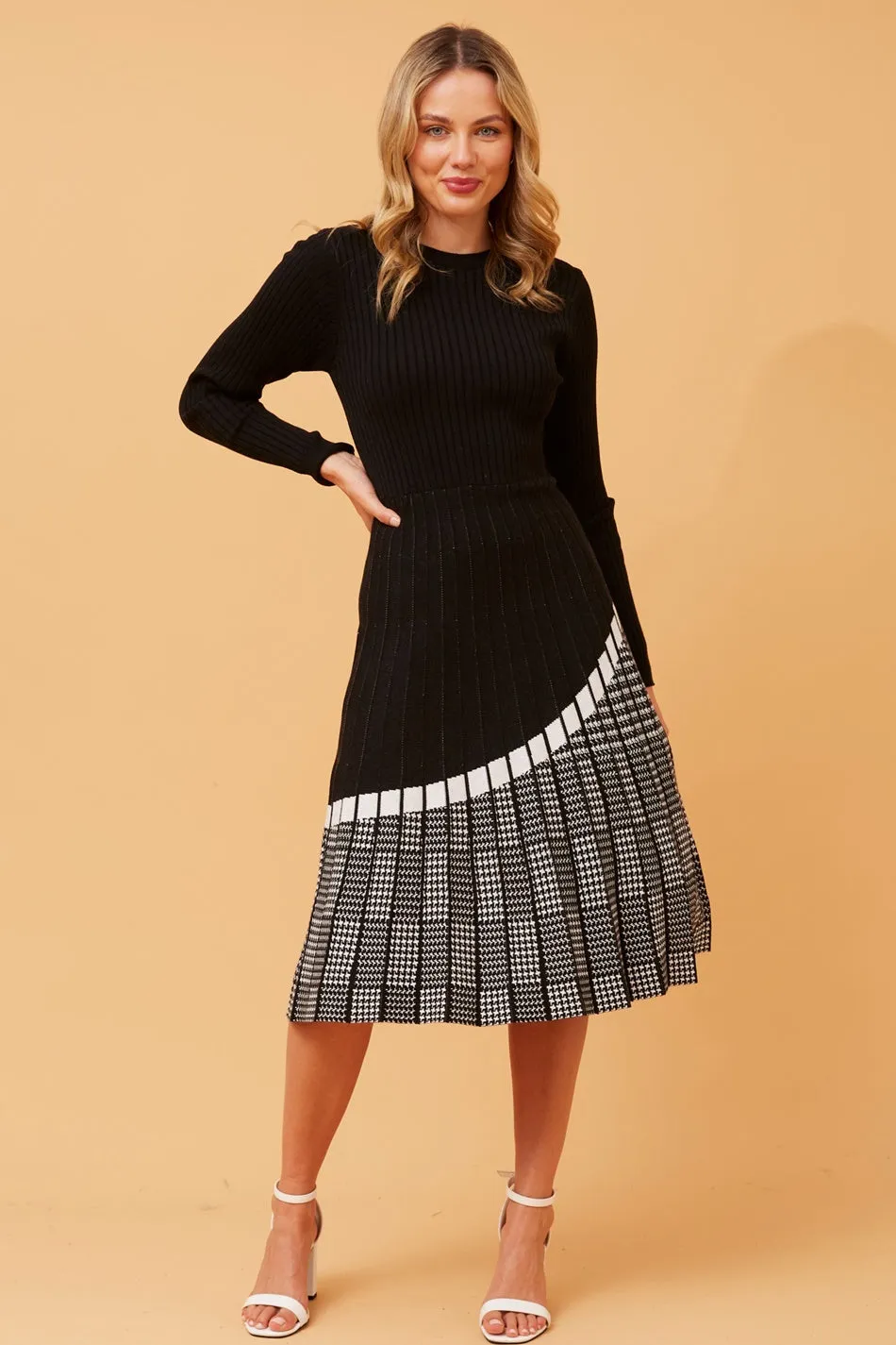 HURST PLEATED KNIT DRESS Fashionable Fit