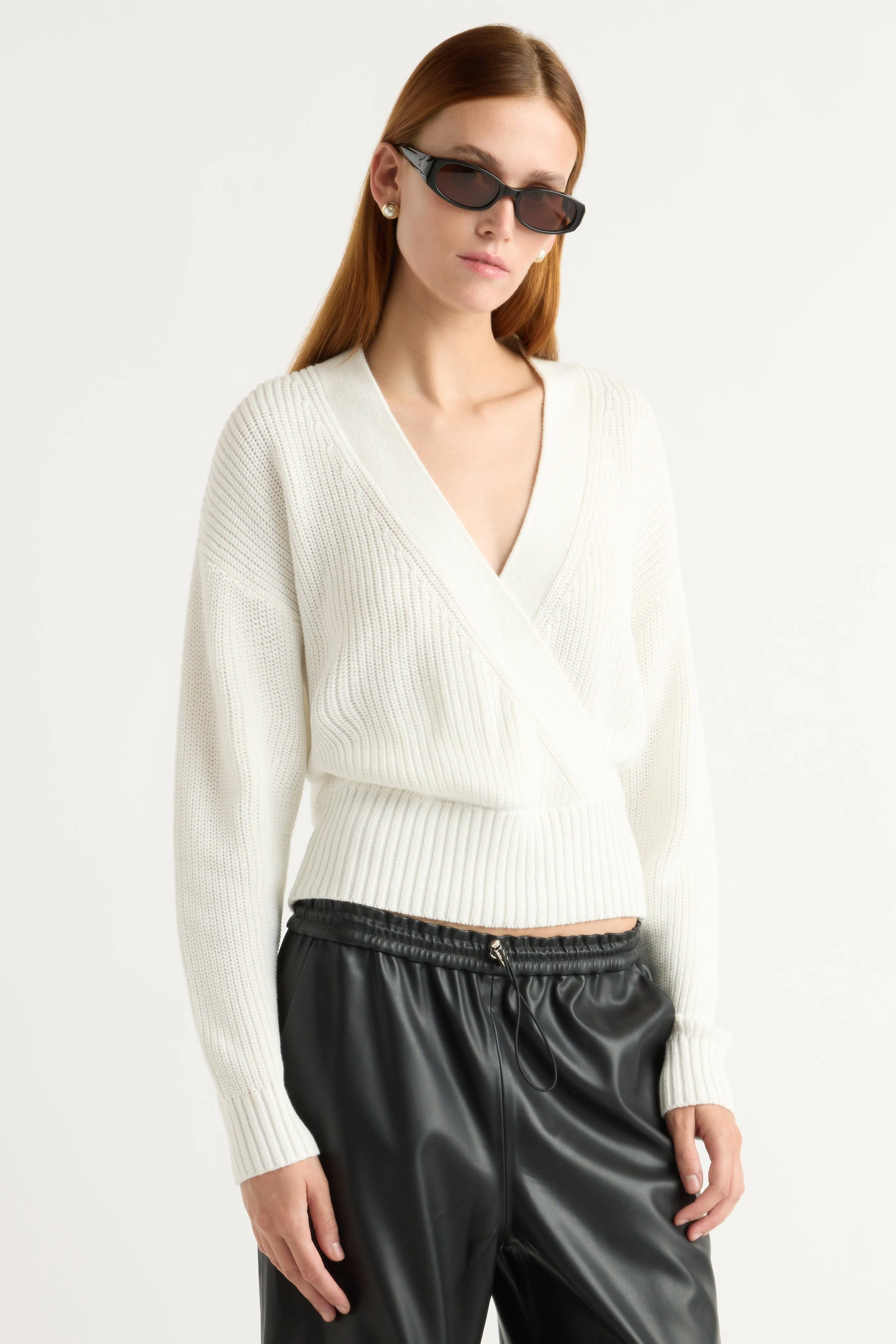 Maren Cropped V-Neck Sweater Knitwear Essential Warm Fashion
