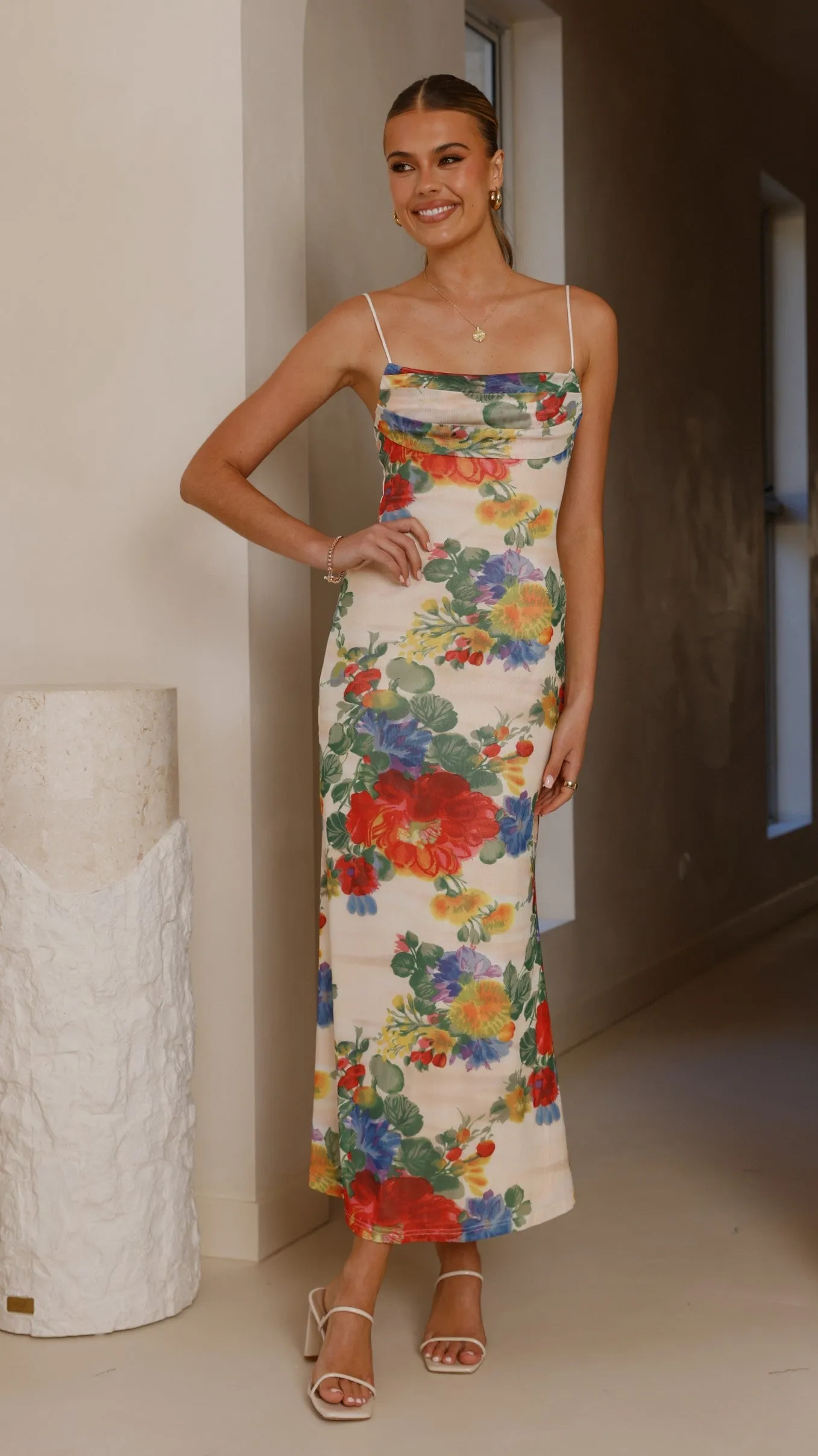 The flowing nature of this dress provides a relaxed fit while still looking elegant The elegant cut of this dress highlights your figure while offering plenty of room to move Tamera Maxi Dress- Floral