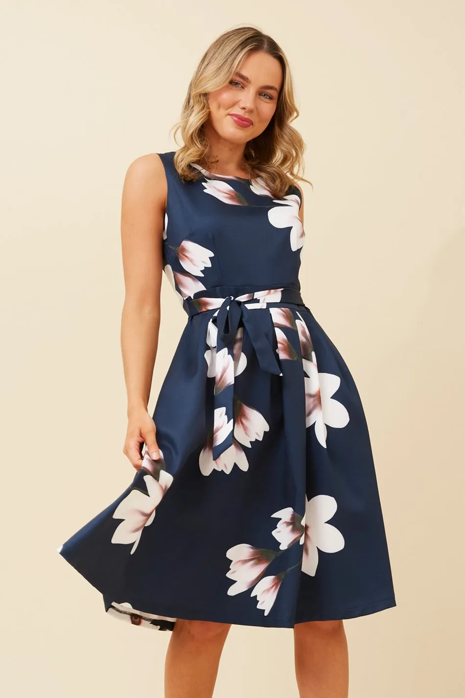 GINGER FLORAL SHORT DRESS Summer Wear Modern Sneakers