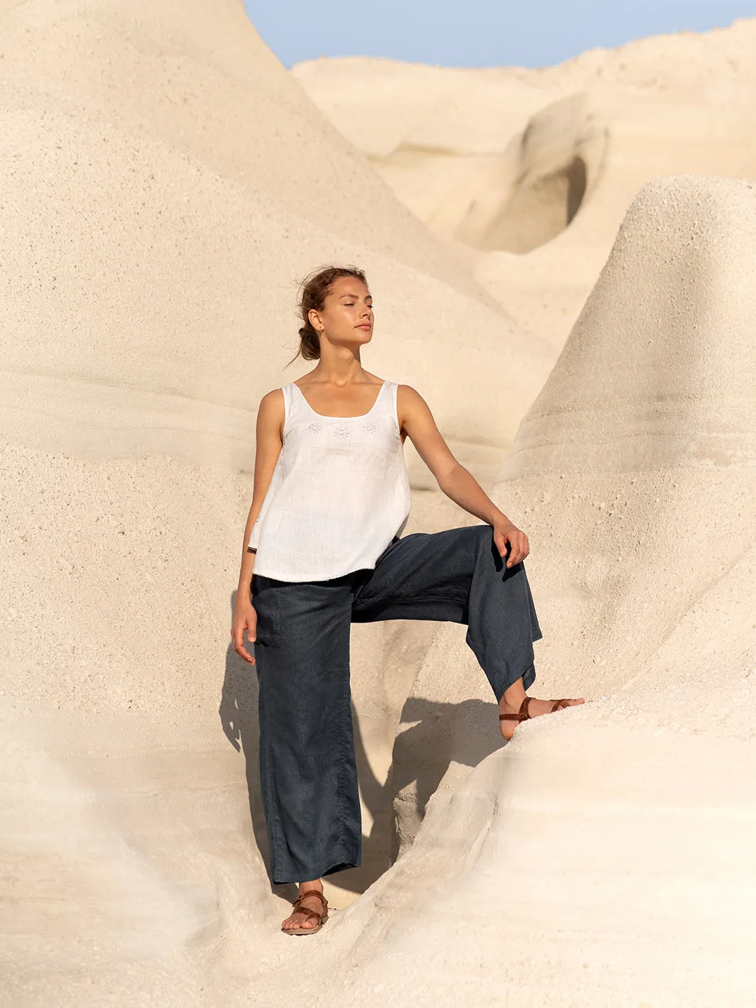 Fashion - forward Evia Linen Top Oyster