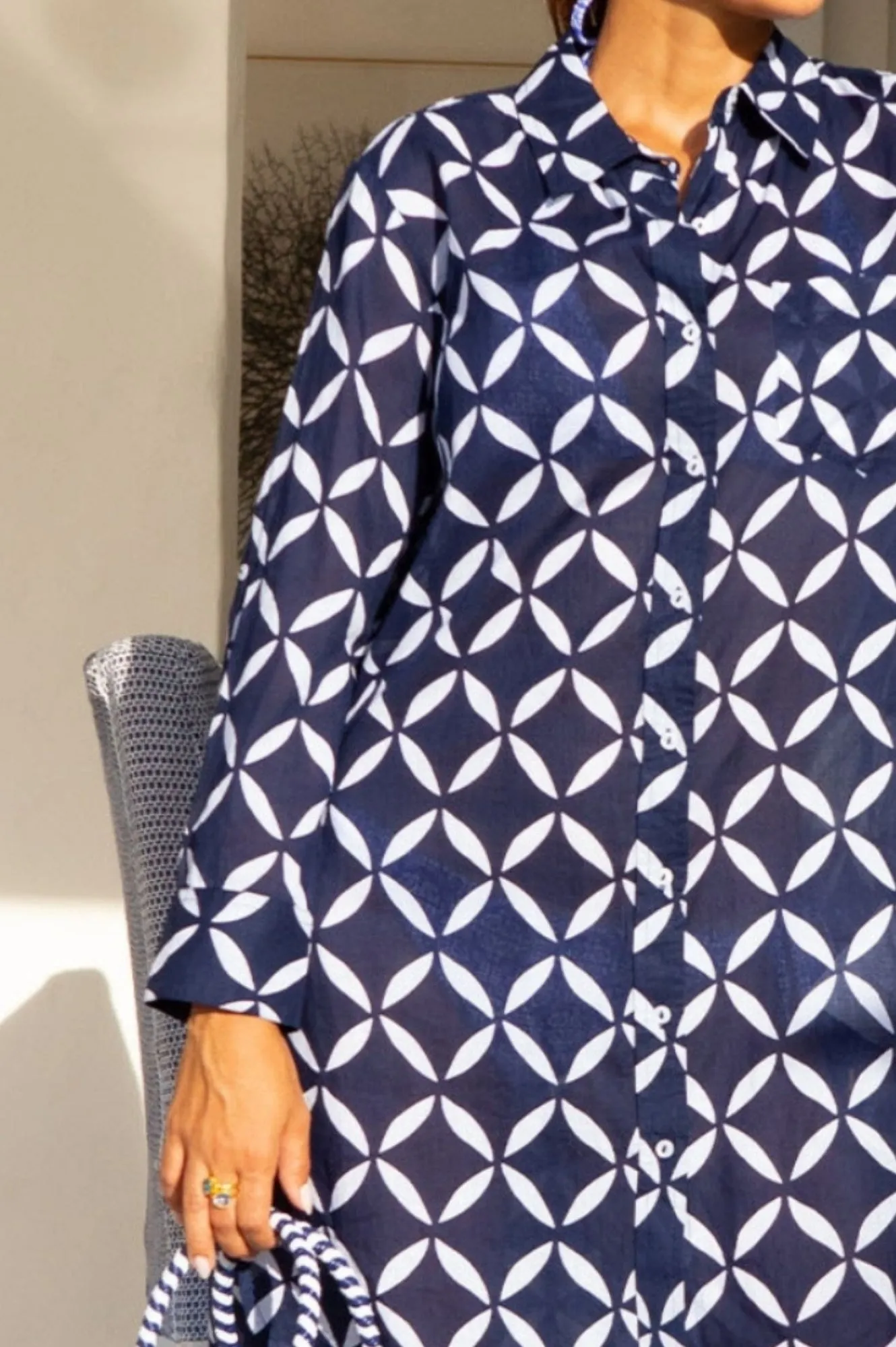 Summer Heat Elegant mini with floral prints Saffron Organic Cotton Beach Shirt | Shibori Navy/White