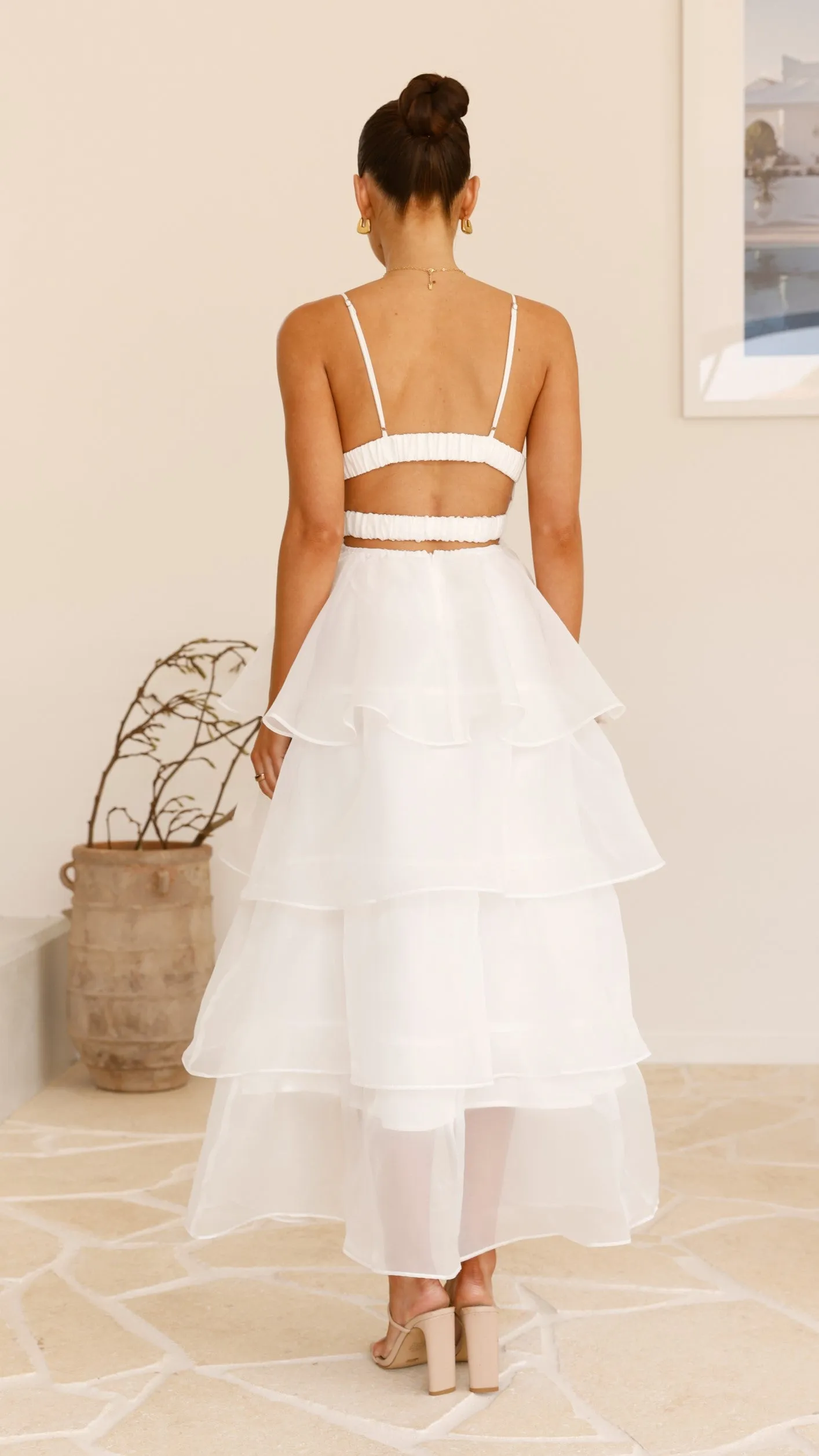 This dress features a classic design that works well for both day and night wear This maxi dress offers the perfect combination of comfort and style for everyday wear Shayla Maxi Dress - White