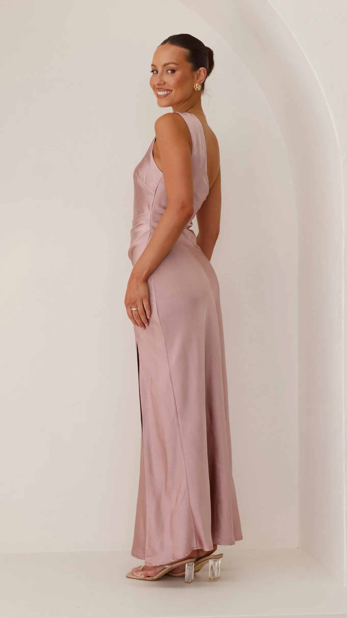 The relaxed fit of this maxi dress ensures all-day comfort while maintaining a stylish look Victoria Maxi Dress - Dusty Pink