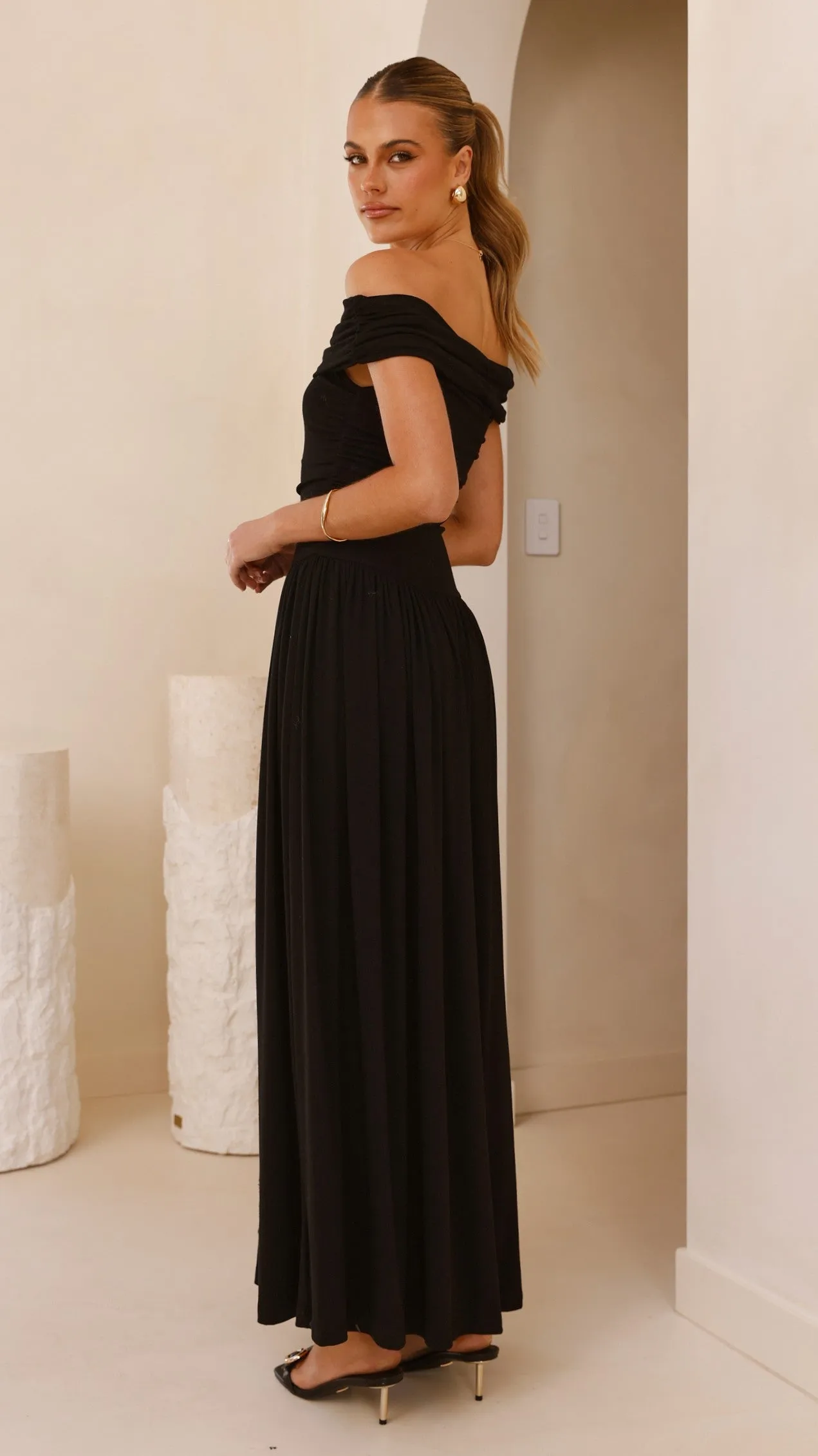 This dress works effortlessly for a variety of events providing both comfort and style Manalla Maxi Dress - Black