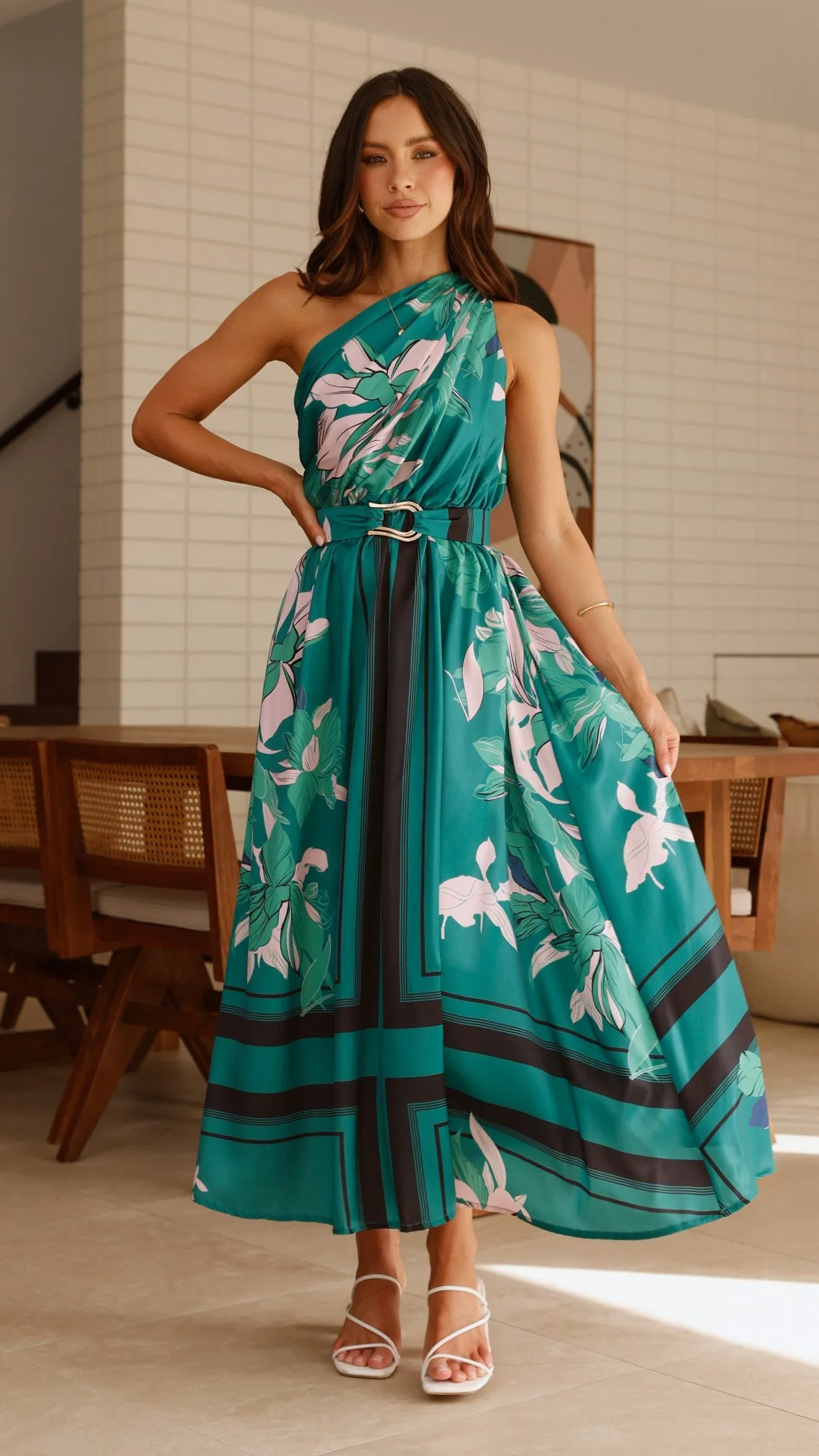 The flowing design of this dress ensures freedom of movement while looking sophisticated Lace Panel Hadas Maxi Dress - Green Print