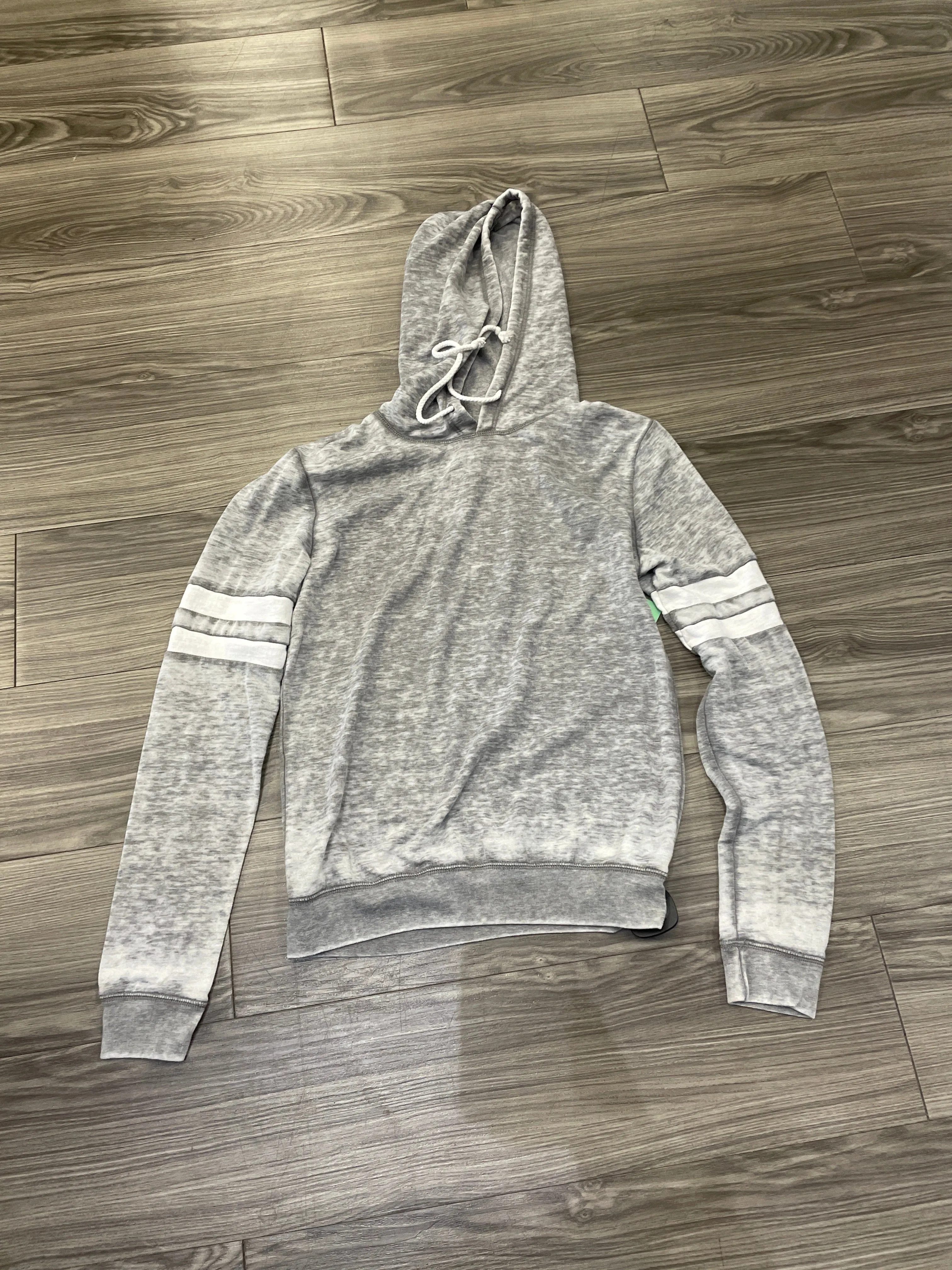 Summer Glow Winter Style Sweatshirt Hoodie By Rue 21 In Grey & White, Size: S