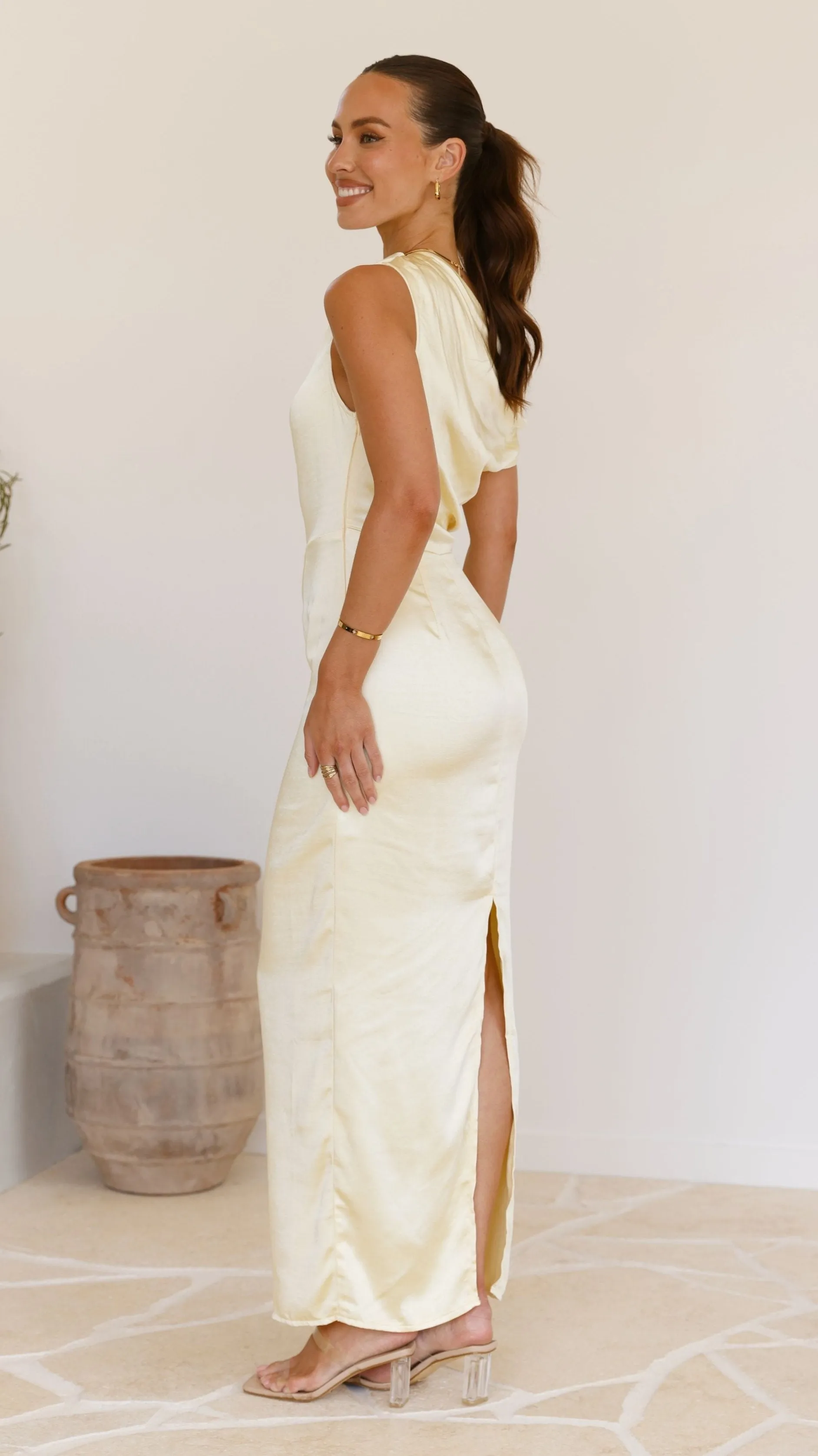 This dress is designed to keep you comfortable while maintaining a stylish and polished appearance Harlowe Maxi Dress - Yellow