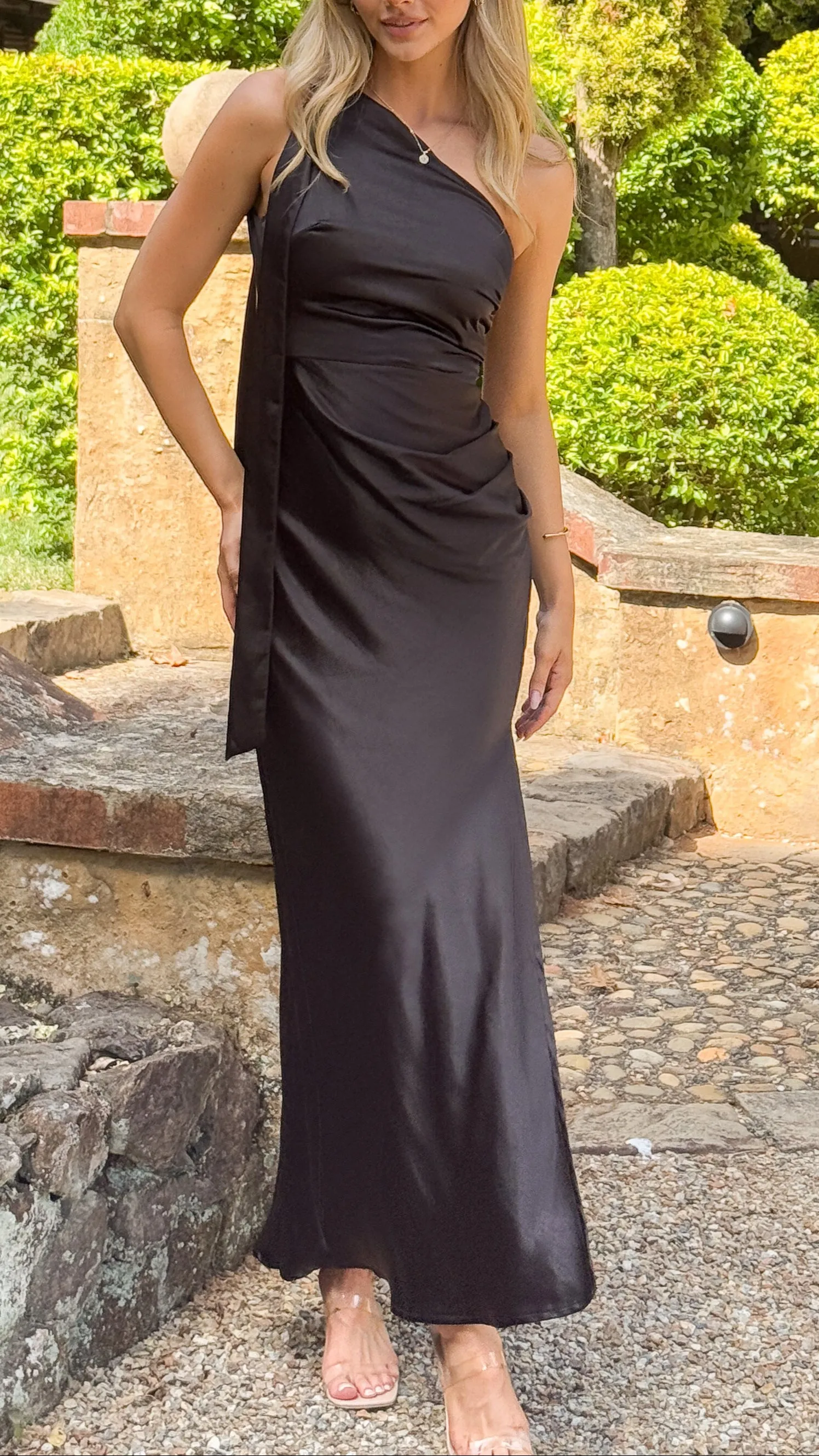 Halle One Shoulder Maxi Dress - Black Easy-to-wear long dress Quartz Shine