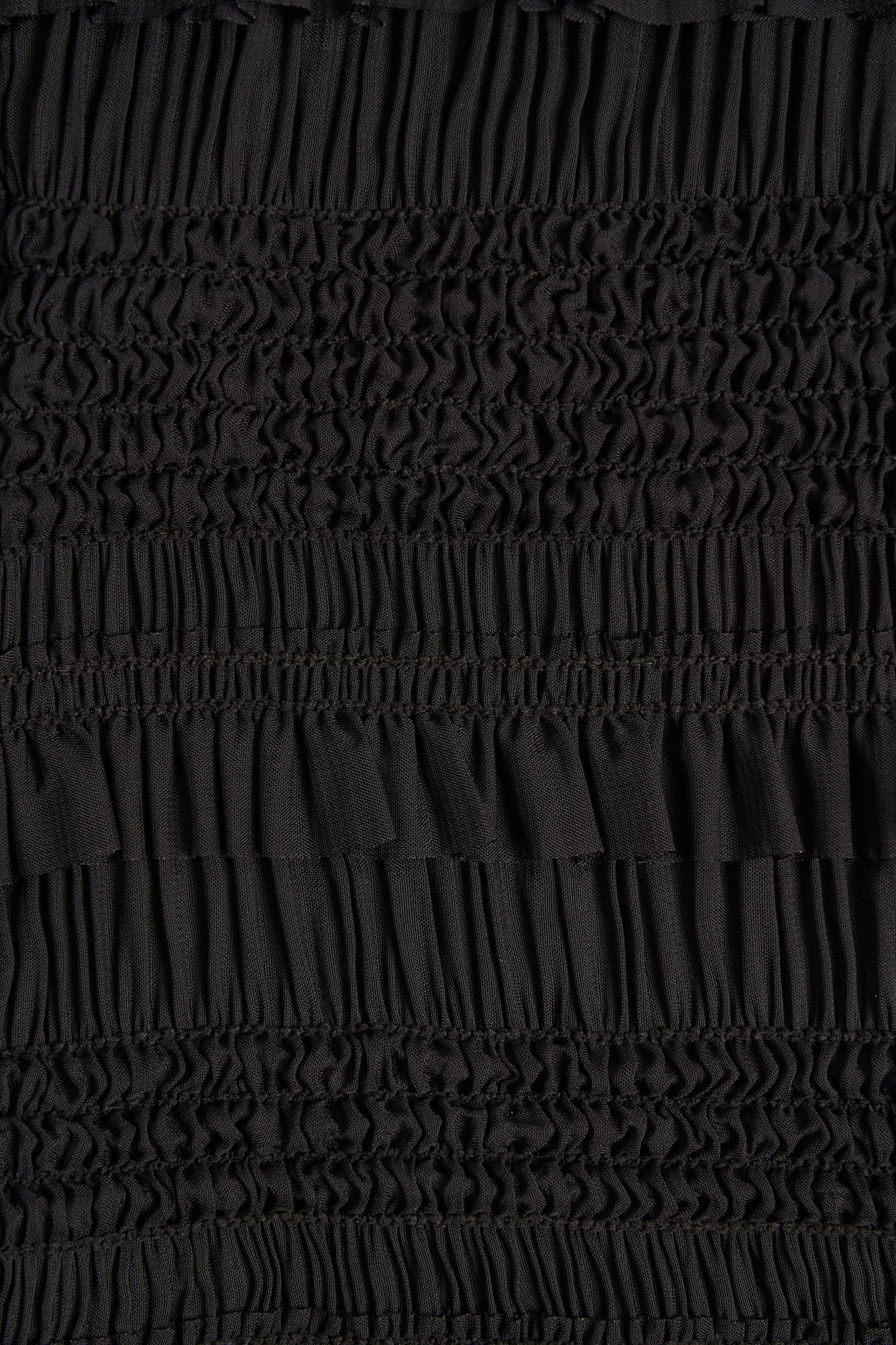 Ruffled Mid-Rise Shorts in Black suede look