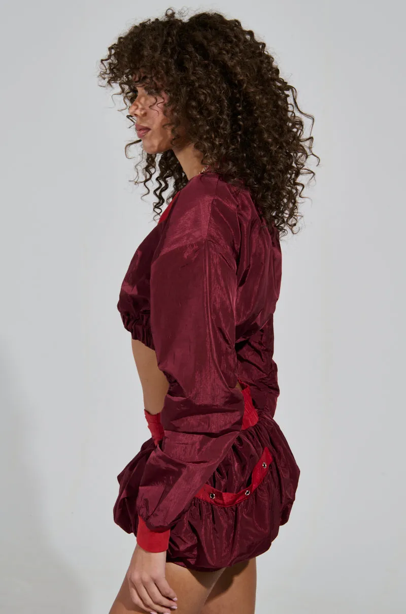 PUTTING IN WORK V-NECK SWEATSHIRT IN RED Cozy pieces