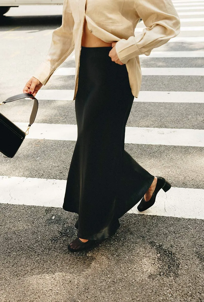 Adaptable Outfit Wind Block Nadine Satin Skirt - Black
