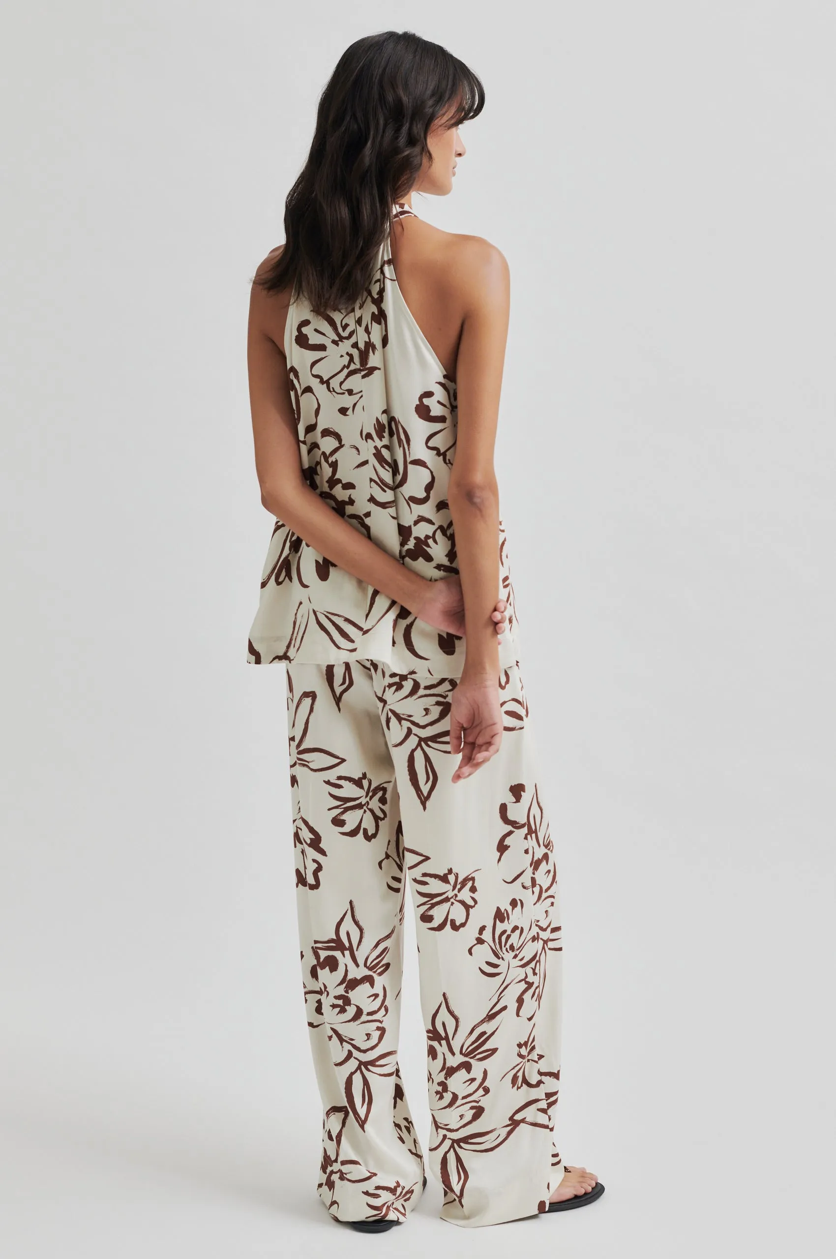 Blooming Trousers Minimal Mood Casual Look