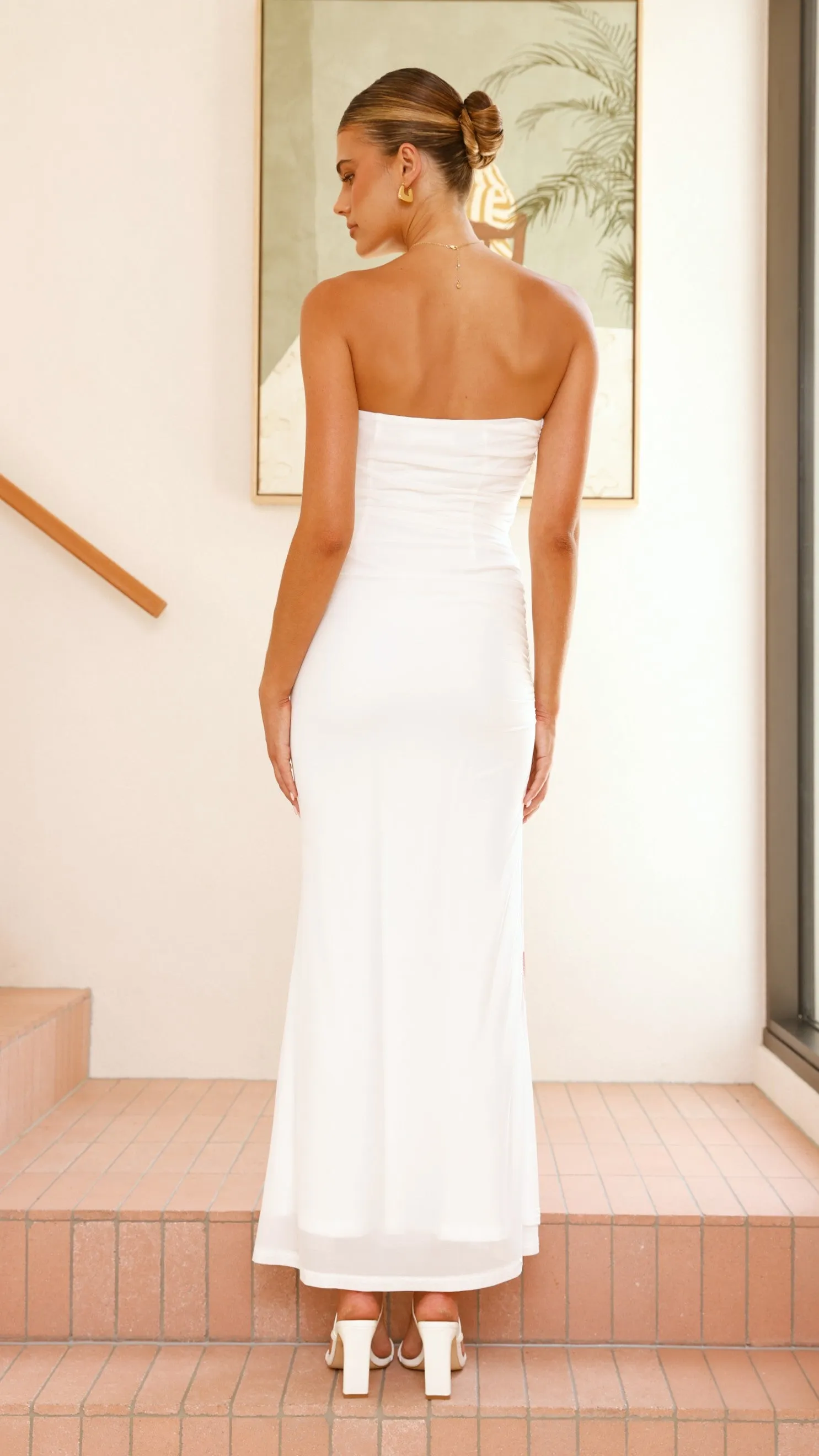 Happy Vibe This dress is the ideal choice for those who want comfort and elegance in one garment Brittani Strapless Maxi Dress - White/Red