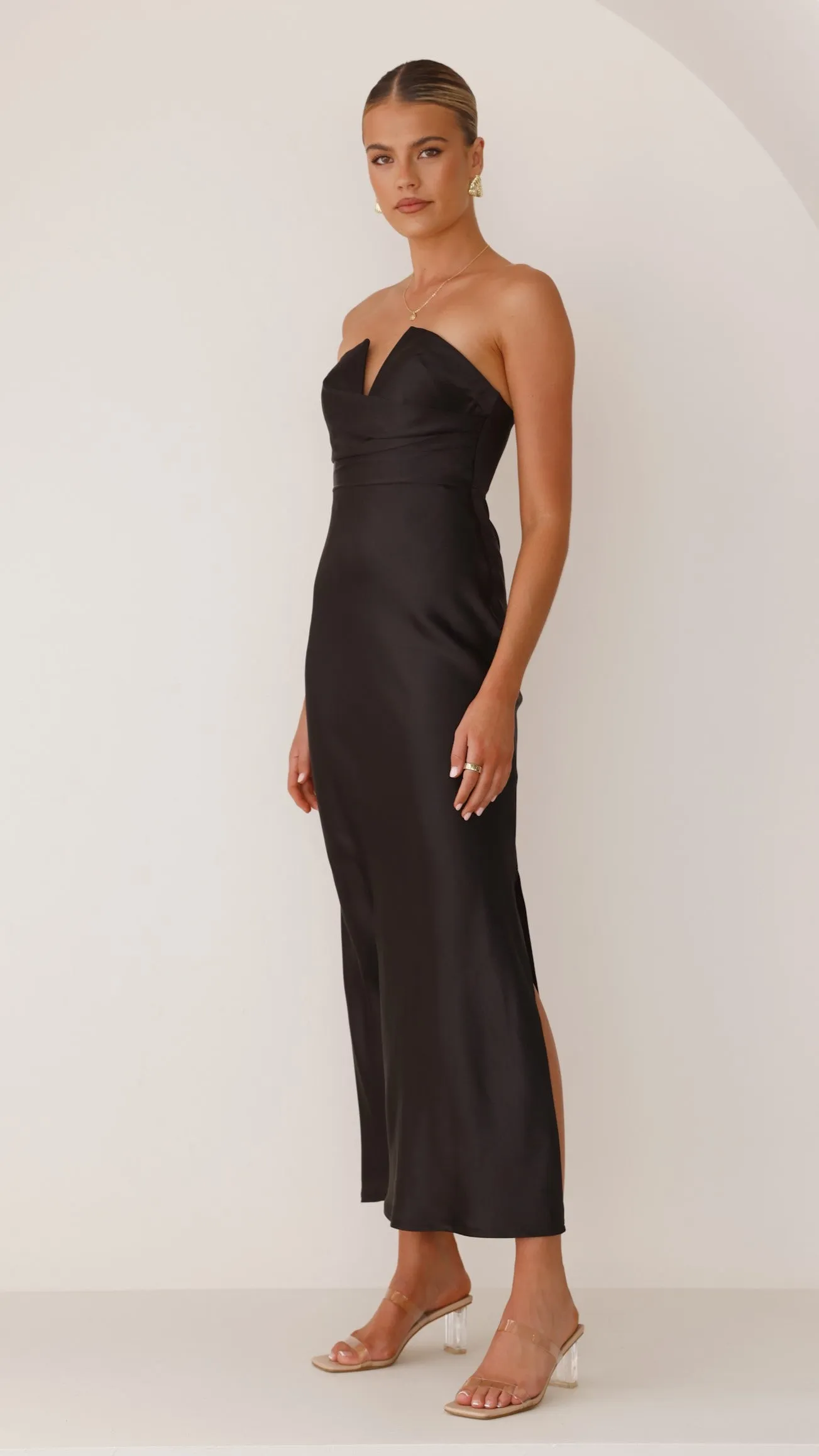 With its relaxed fit this dress is perfect for both casual and formal settings Happy Vibe Valerie Maxi Dress - Black