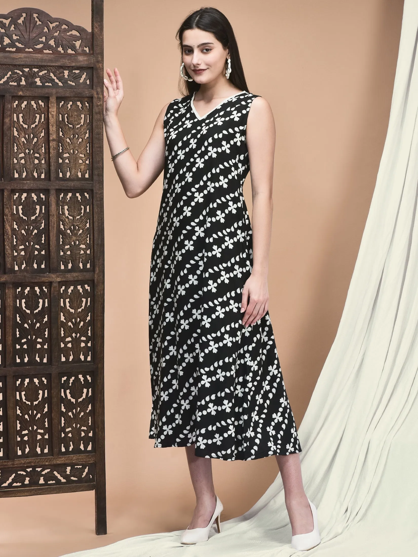 outdoor mode Washable fabric Women Liva Black and White Printed A-line Dress
