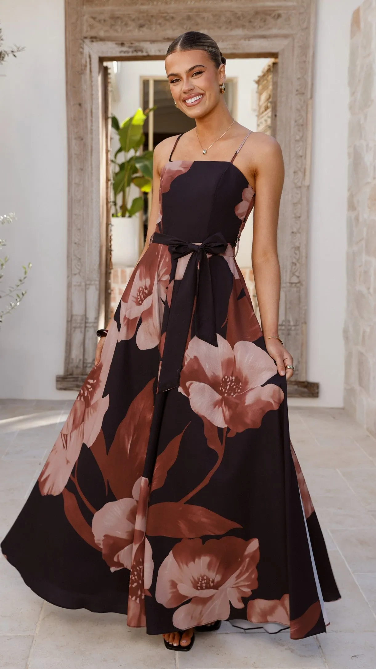 Trendy long-length summer piece Carson Maxi Dress - Black/Wine Floral