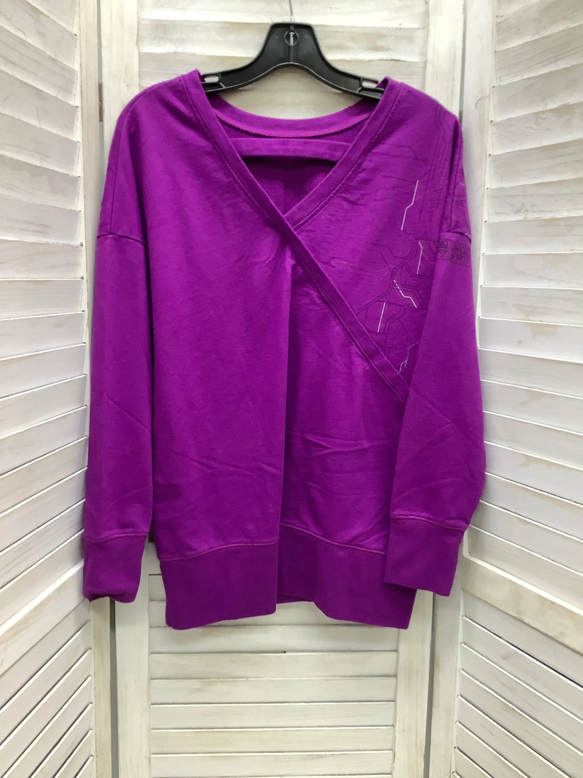 PunctureResistant Fabric Sweatshirt Crewneck By Clothes Mentor In Purple, Size: M