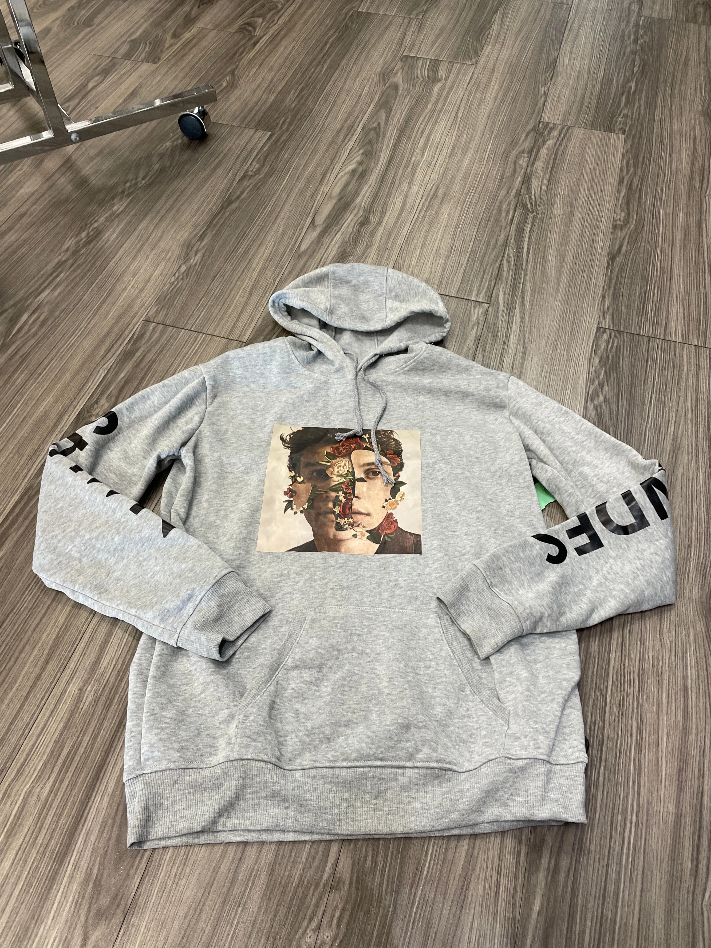 Grey Sweatshirt Hoodie Clothes Mentor, Size L Sleek Style Relaxed Look