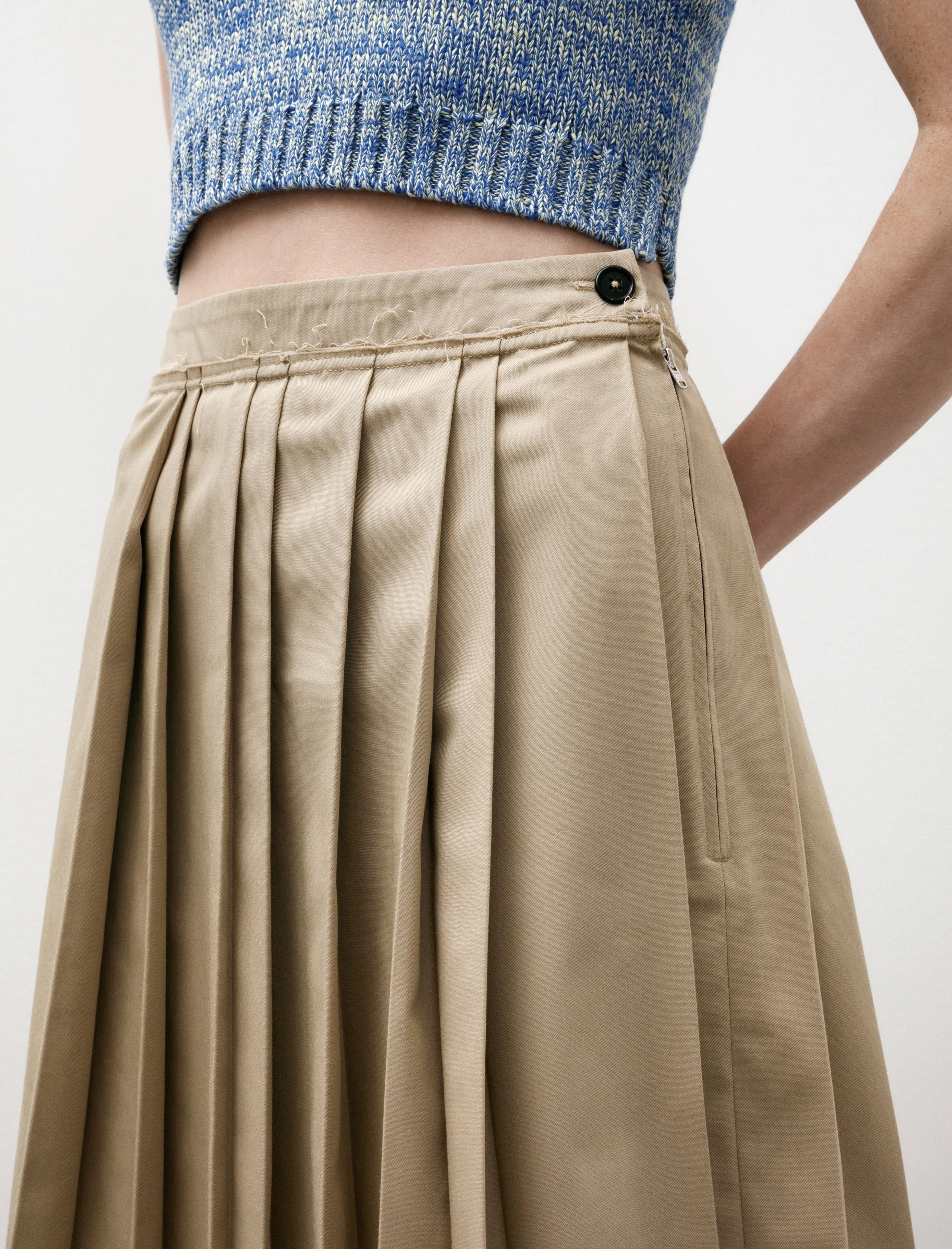 ribbed texture Odor control Pleat Skirt Sand