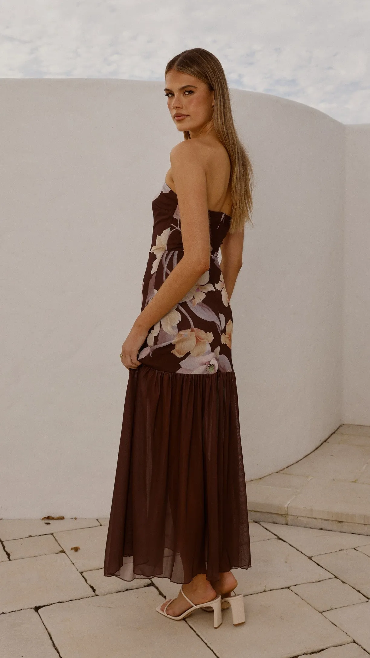 Pastel tone Whether worn for a casual day out or an evening event this maxi dress always looks chic Elle Maxi Dress - Brown Floral