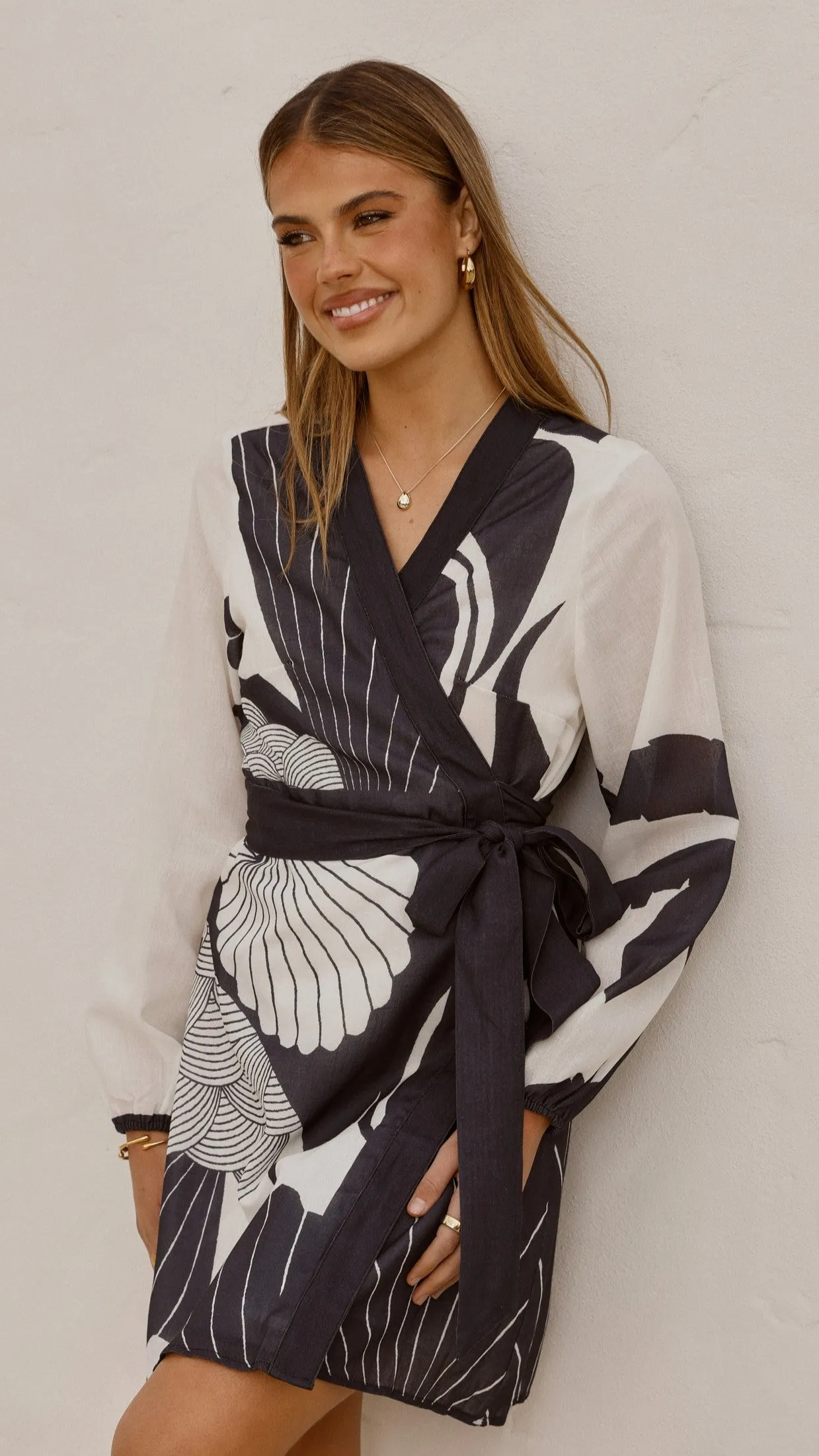 Catch Eyes Cassidy Long Sleeve Mini Dress - White/Navy