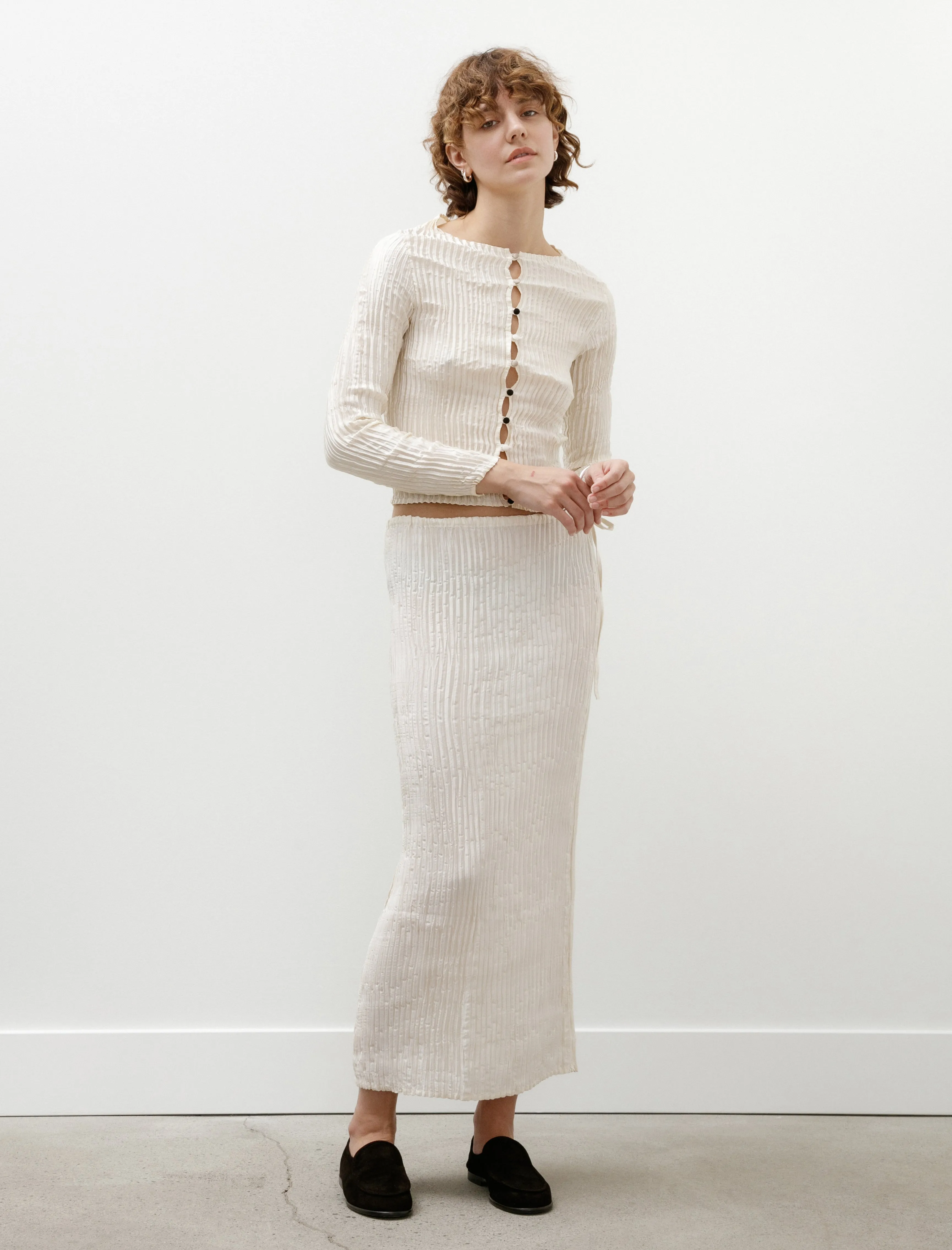 Smart Edge Relaxed Style Pliss?? Satin Silk Long Skirt Off White