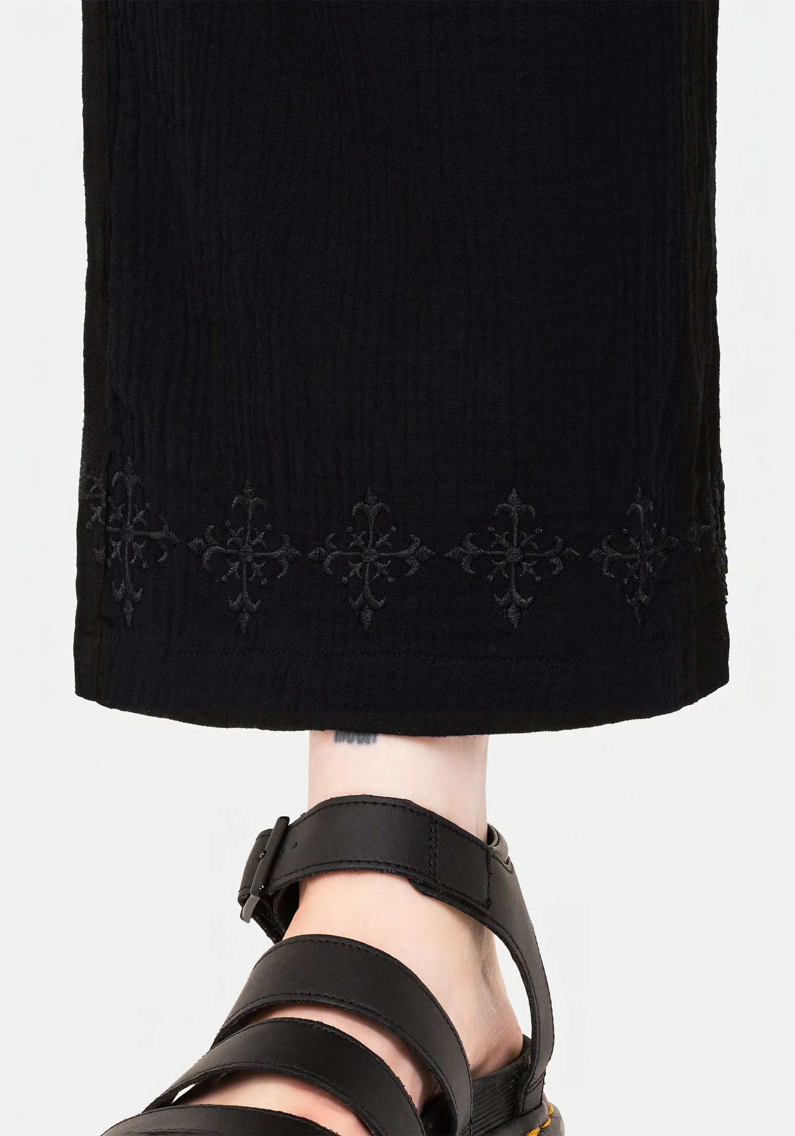RecyclablePackaging Sleek Fit Damara Embroidered Cotton Culottes