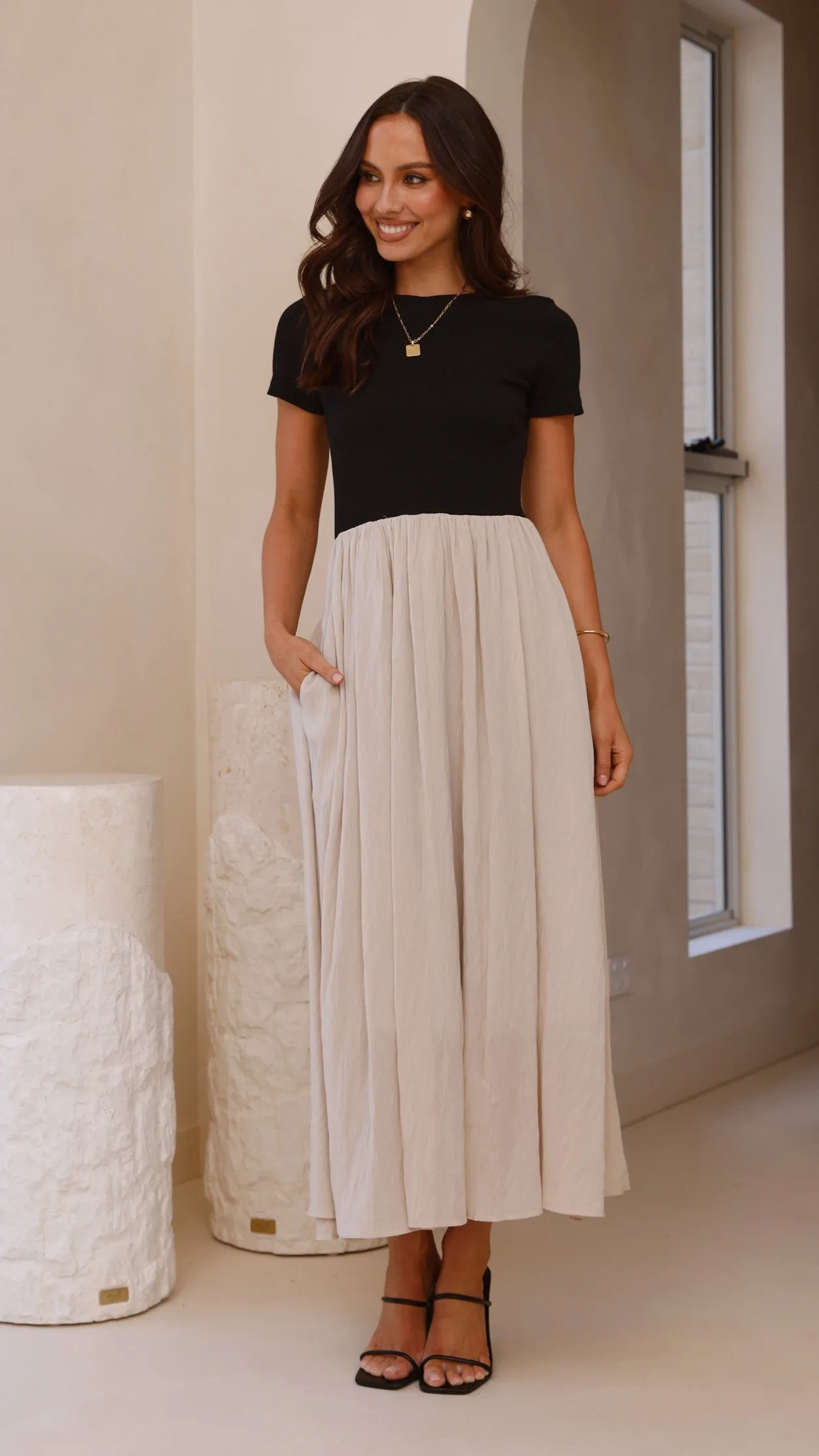 Portia Maxi Dress - Black / Cream This maxi dress combines a relaxed fit with an elegant look for a versatile wardrobe piece Still Lake