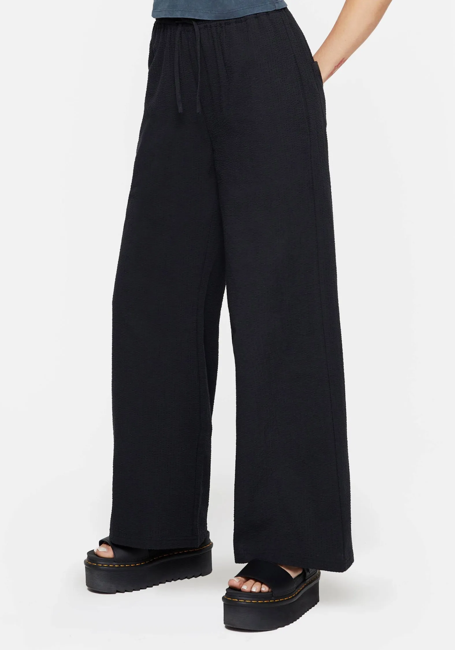 Chilly Wear MultiPocketDesign Rian Seersucker Straight Leg Trousers