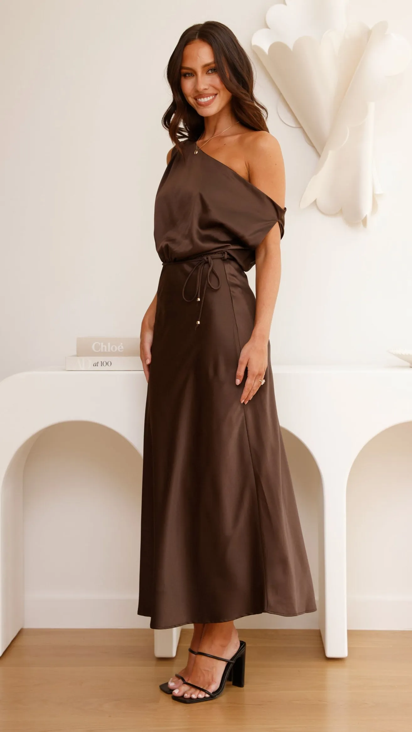 Prudence Maxi Dress - Brown The flowing design of this dress ensures freedom of movement while looking sophisticated