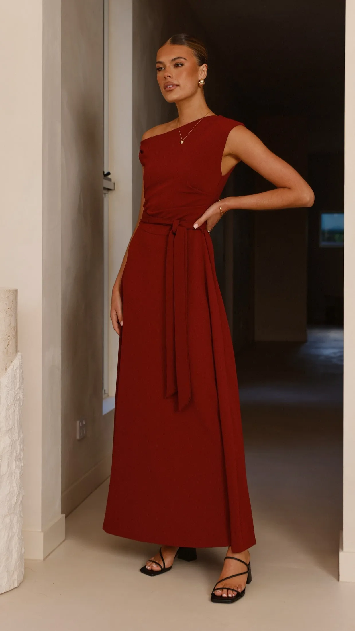 This dress provides a chic and comfortable fit that works for both formal and casual events Calm Mind Gemma Maxi Dress - Burgundy