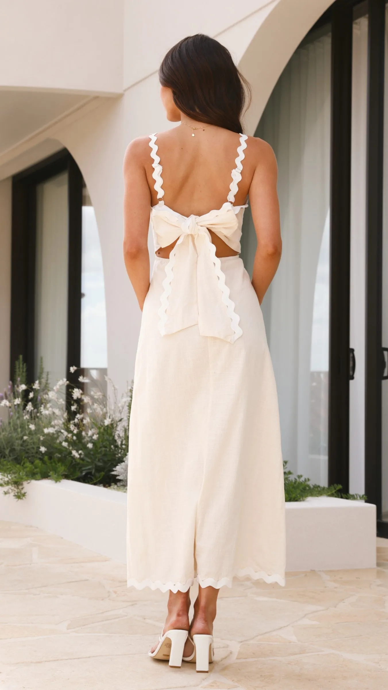 Fiora Maxi Dress - Oat Elegant high-waist gown Timeless full-length outfit