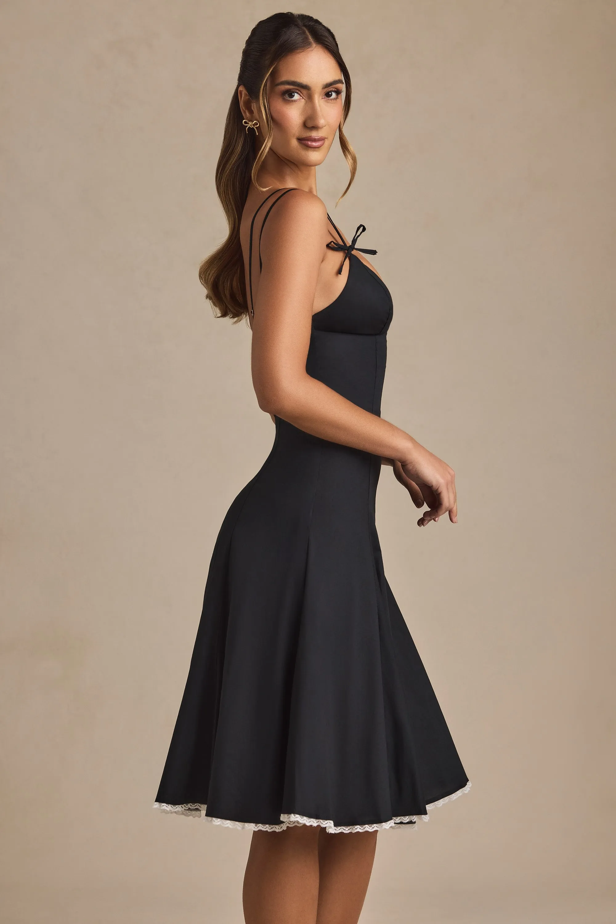 Bow-Detail Lace-Trim A-Line Midi Dress in Black Korean Soft Easy Match