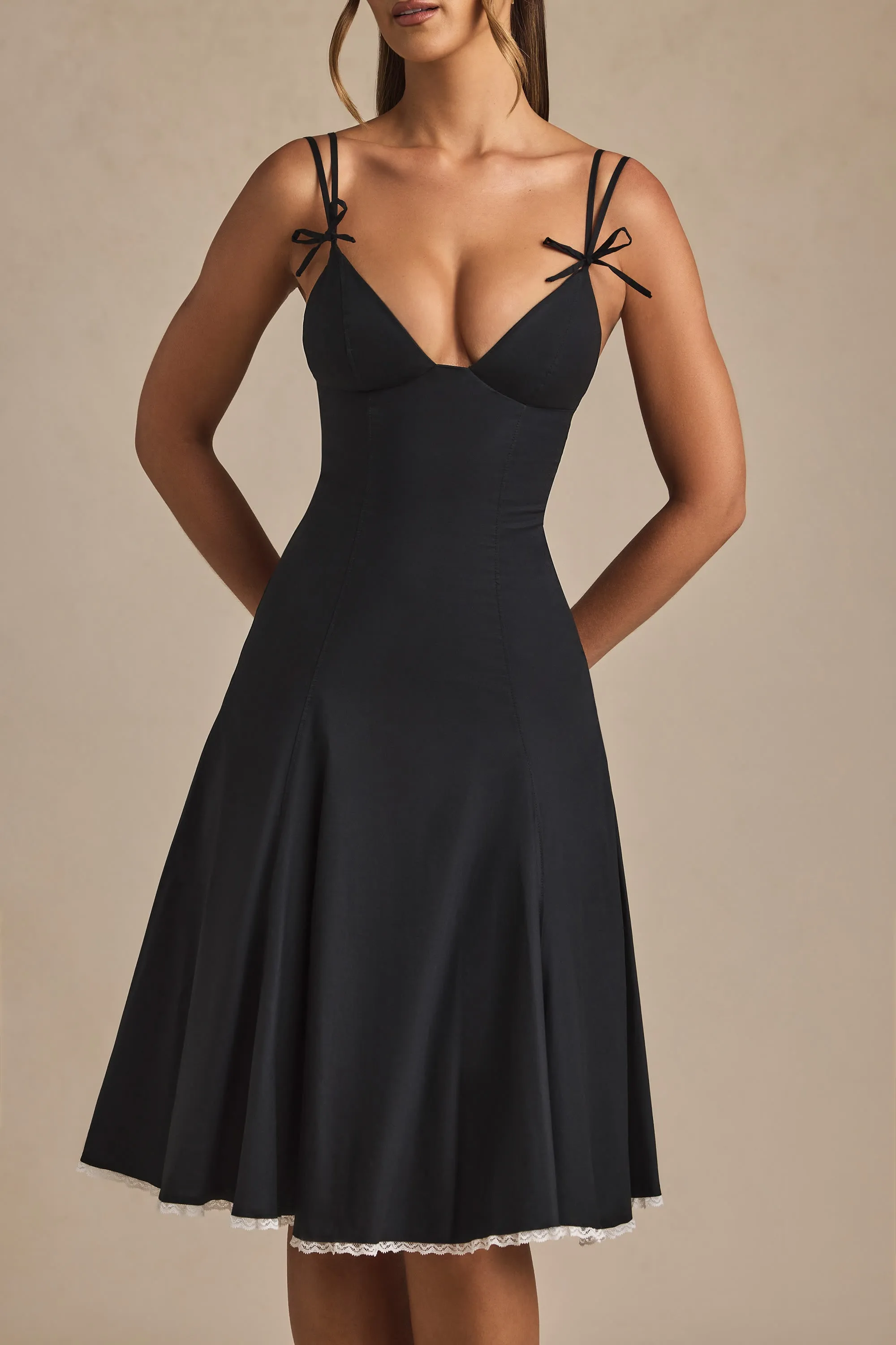 Smart Outfit Bow-Detail Lace-Trim A-Line Midi Dress in Black
