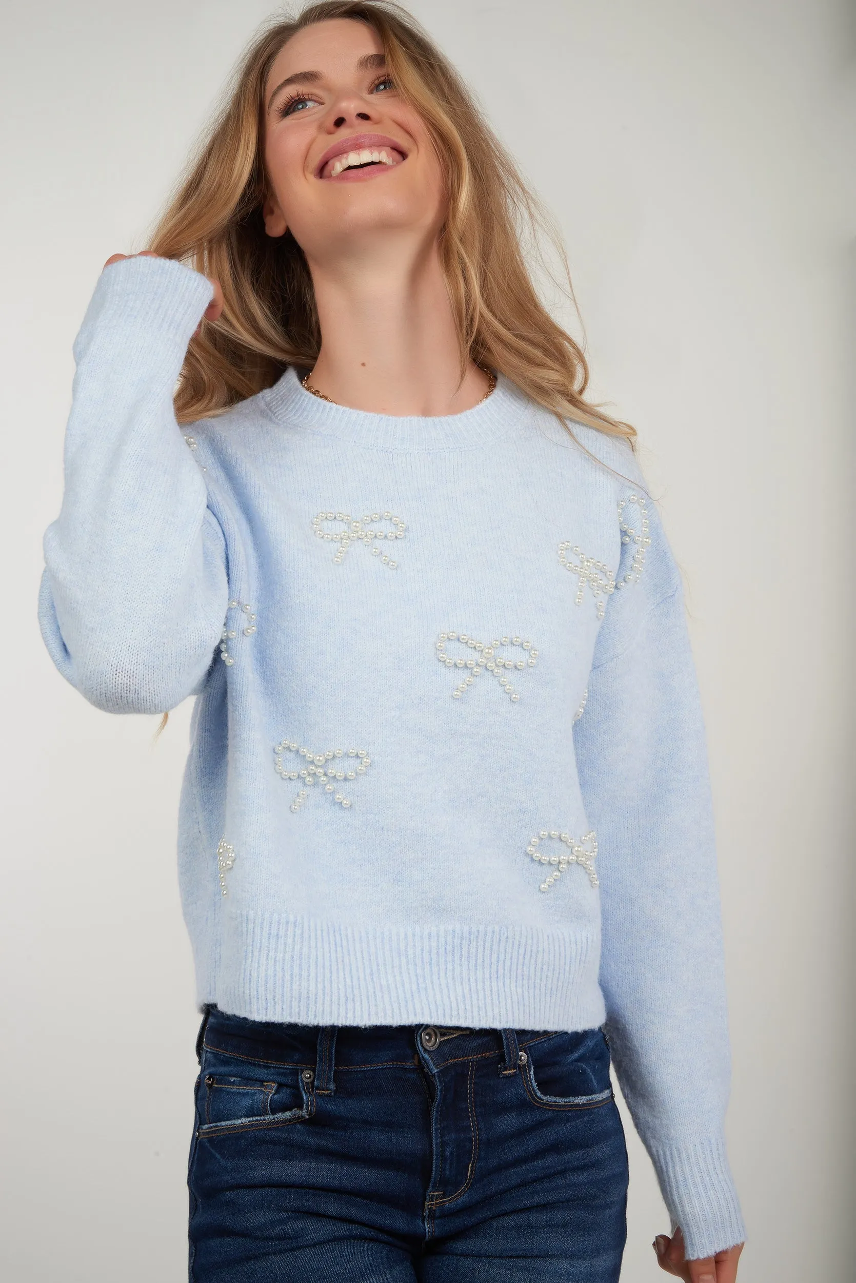 Chandail avec boucles en perles - BOW - (E-A4) Seasonal piece