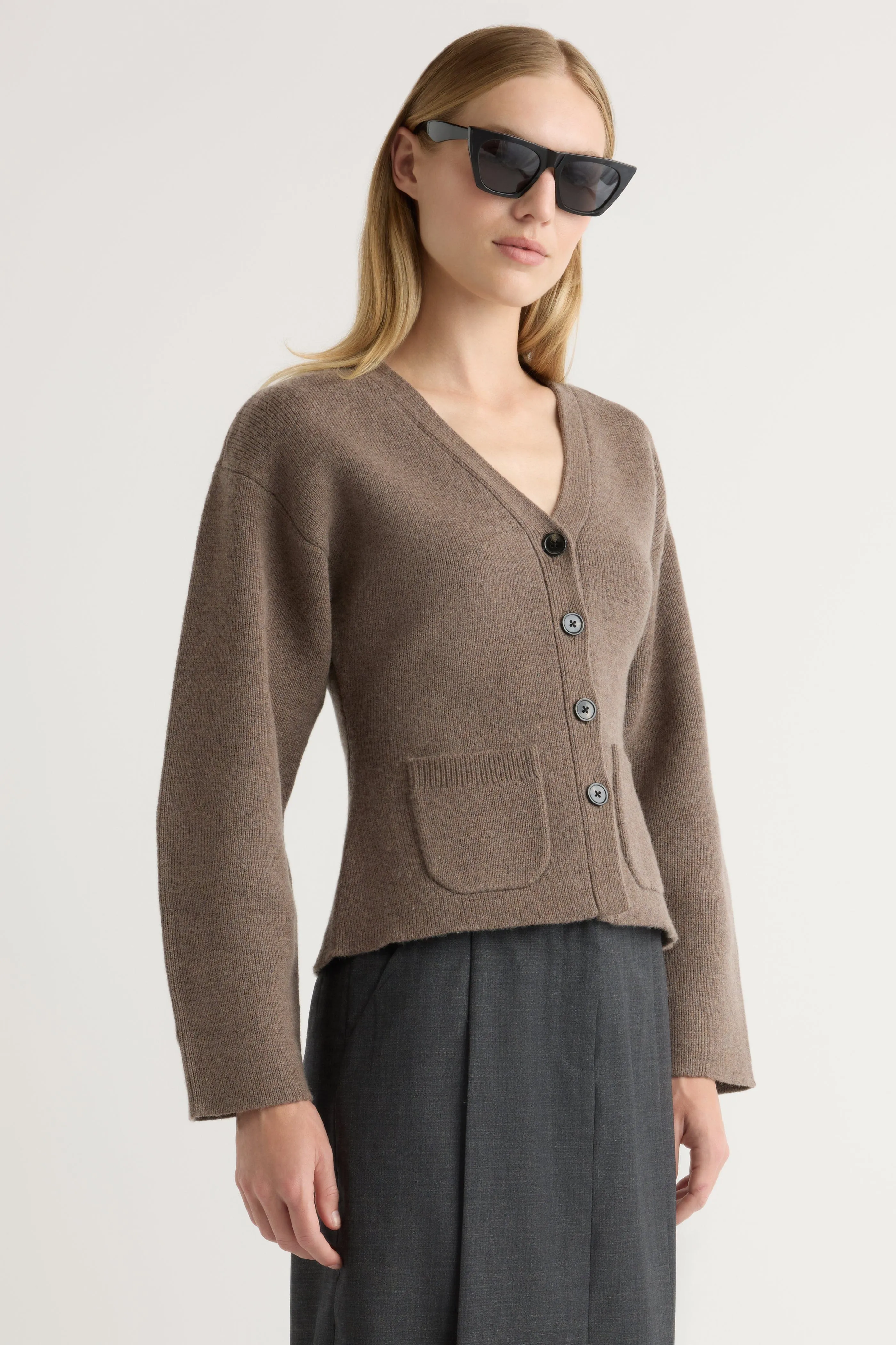 Elinor Organic Cotton-Wool V-Neck Cardigan Warm Knit Colorfast Dye Method