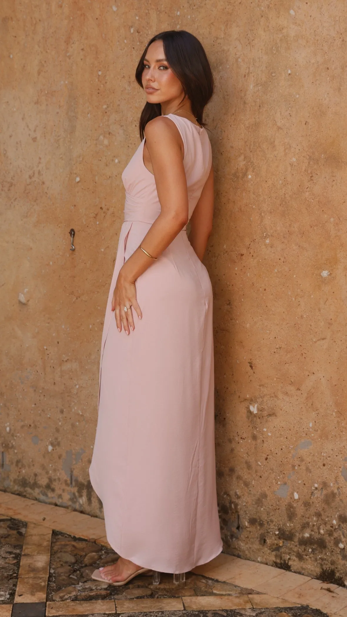 The flowing nature of this maxi dress ensures that you can move freely without sacrificing style Pamela V Neck Maxi Dress - Dusty Pink