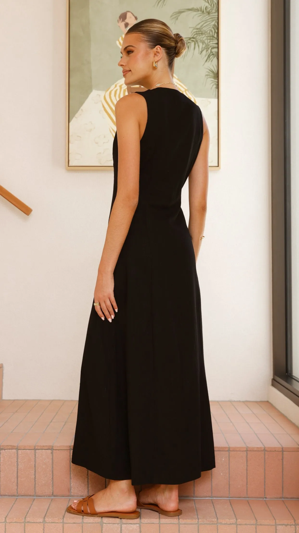 This maxi dress combines classic style with modern comfort for a timeless look Country Glow Lina Maxi Dress - Black