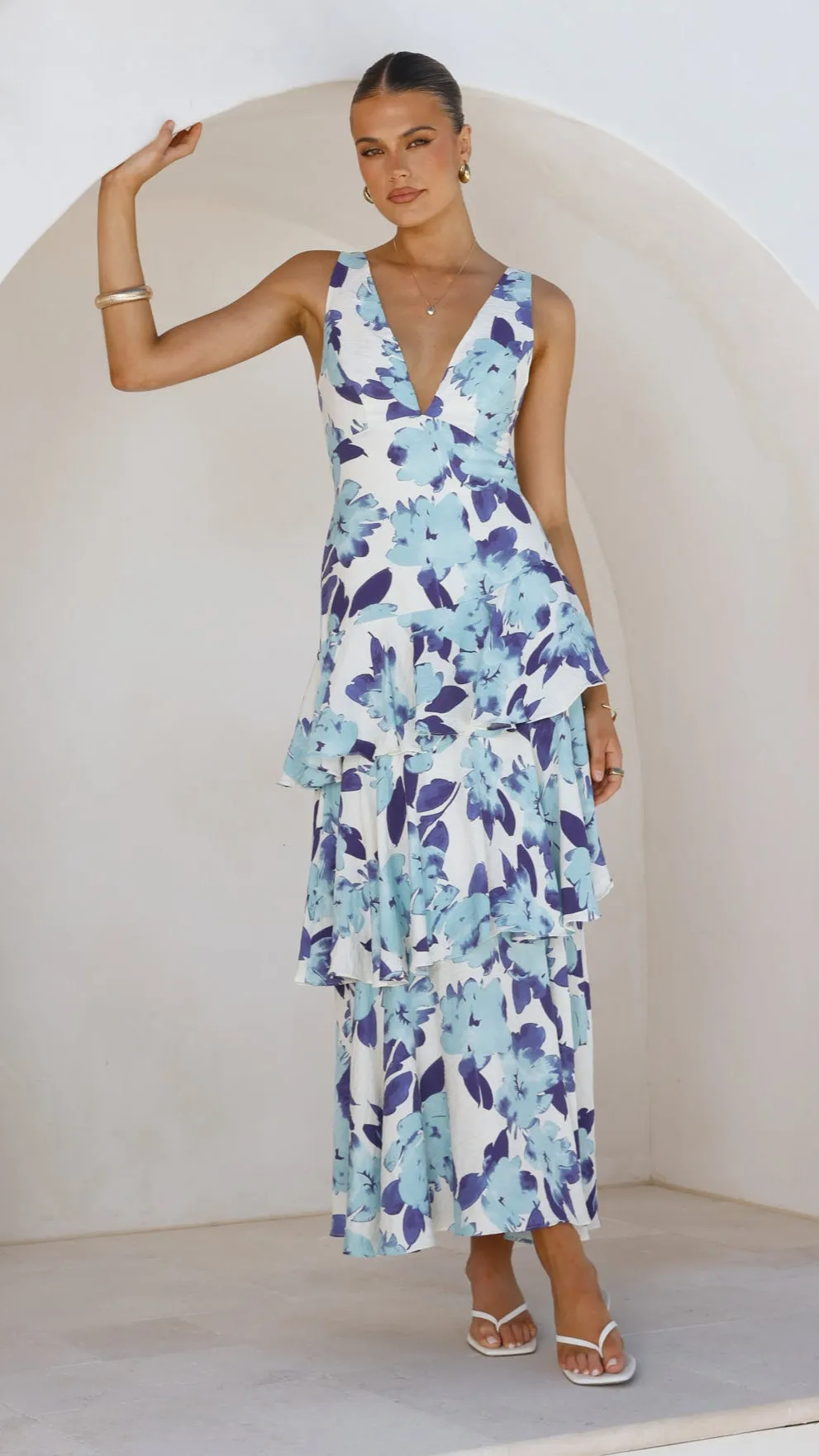 Stasie Maxi Dress - Blue Floral The simple silhouette of this dress makes it easy to style for both day and night wear
